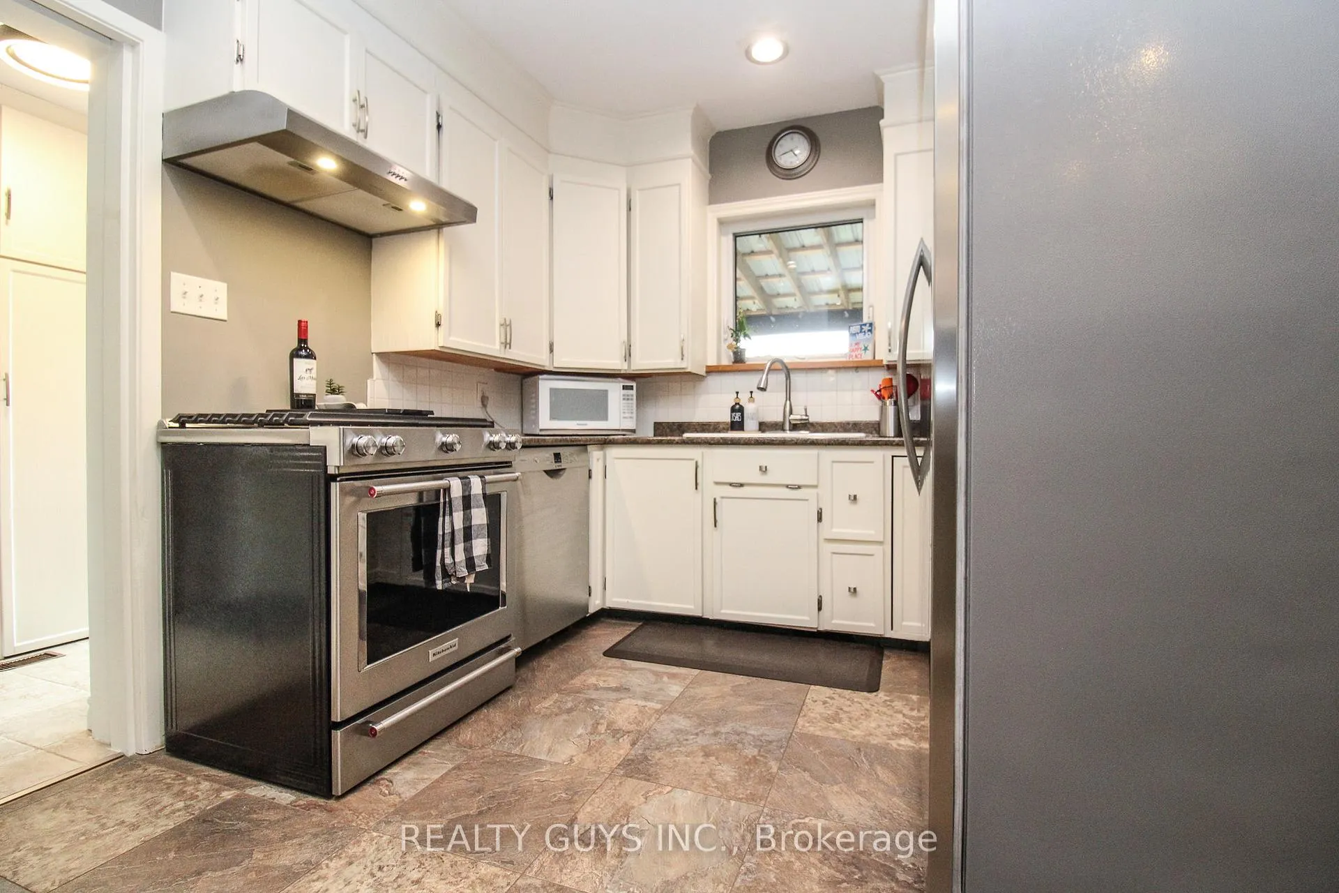 Photo 26 of 554 Douglas Avenue, Peterborough, Town Ward 3 — HOMEH