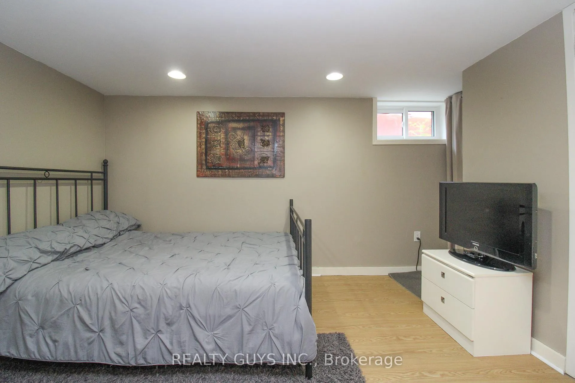 Photo 40 of 554 Douglas Avenue, Peterborough, Town Ward 3 — HOMEH