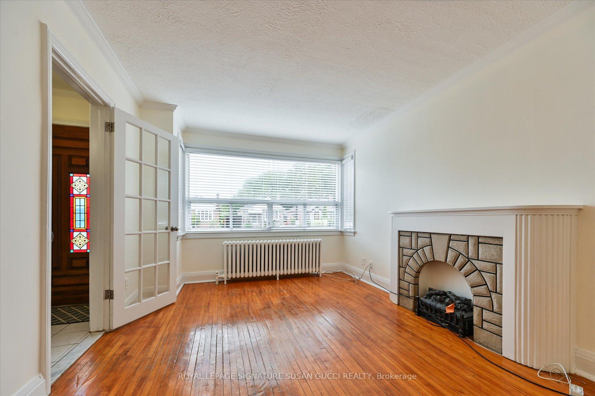 Photo 4 of 2747 St Clair Avenue E, Toronto, O'Connor-Parkview — HOMEH
