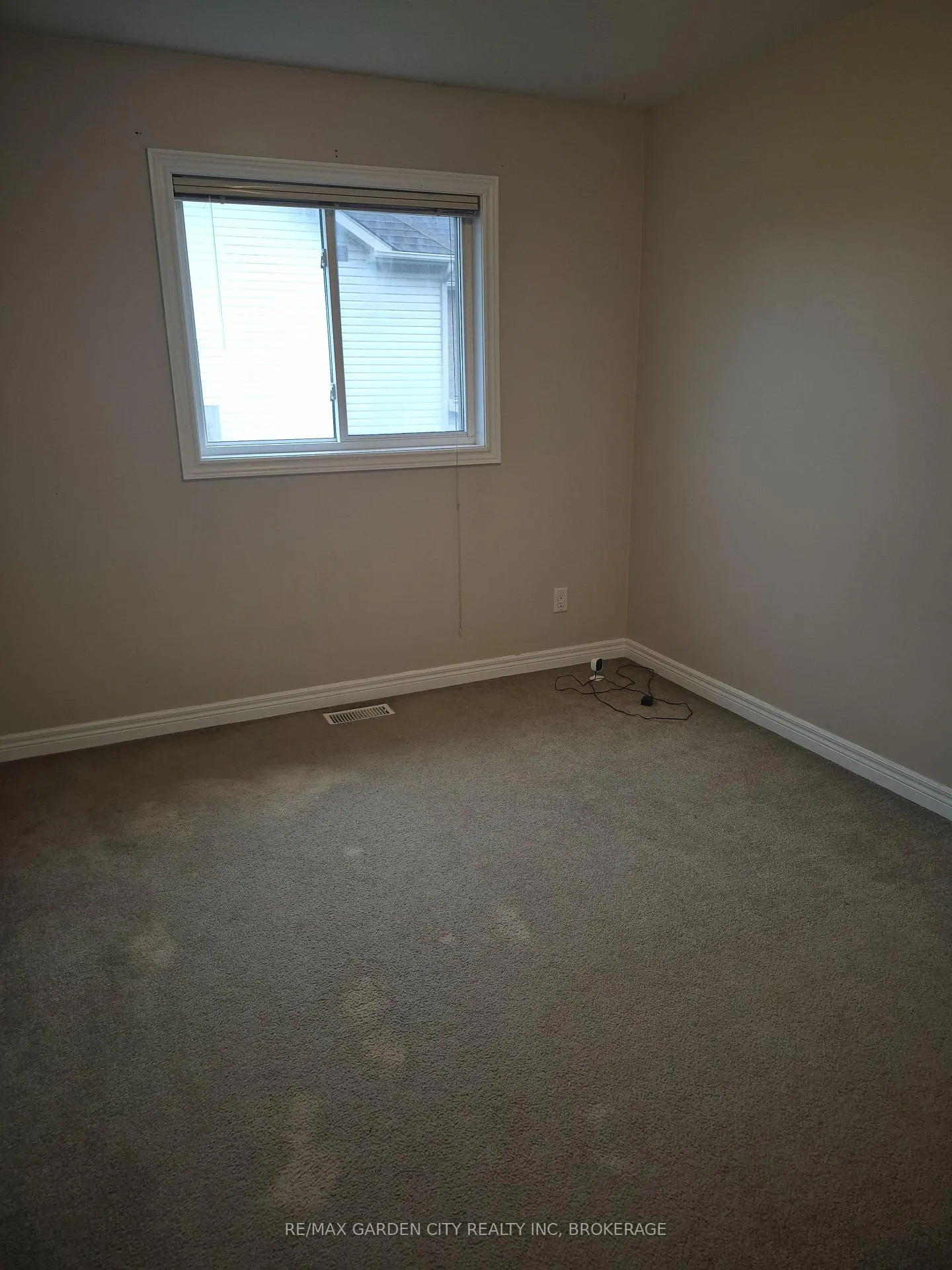 Photo 2 of 27 Natalie Court, Thorold, Confederation Heights — HOMEH