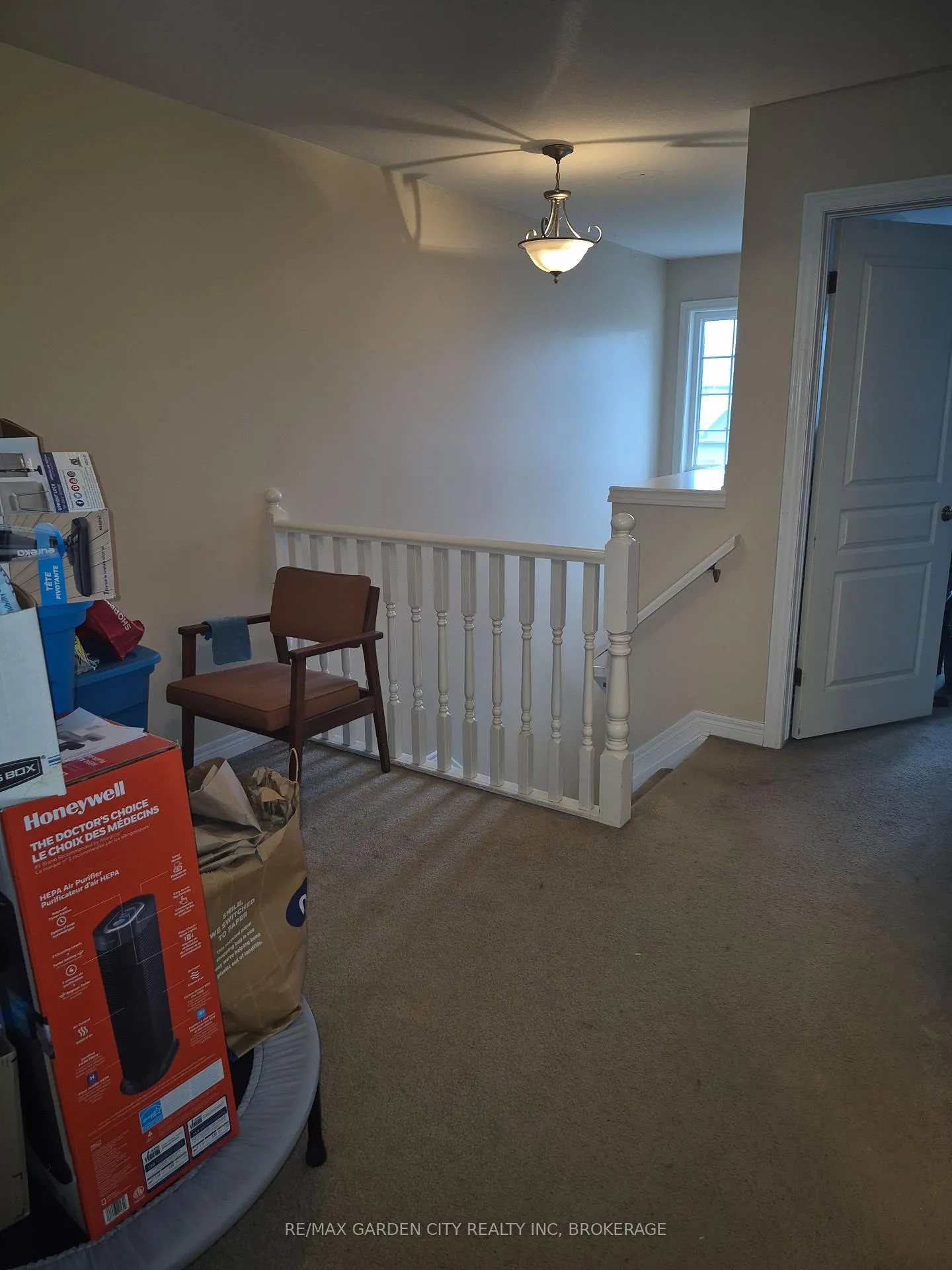 Photo 3 of 27 Natalie Court, Thorold, Confederation Heights — HOMEH