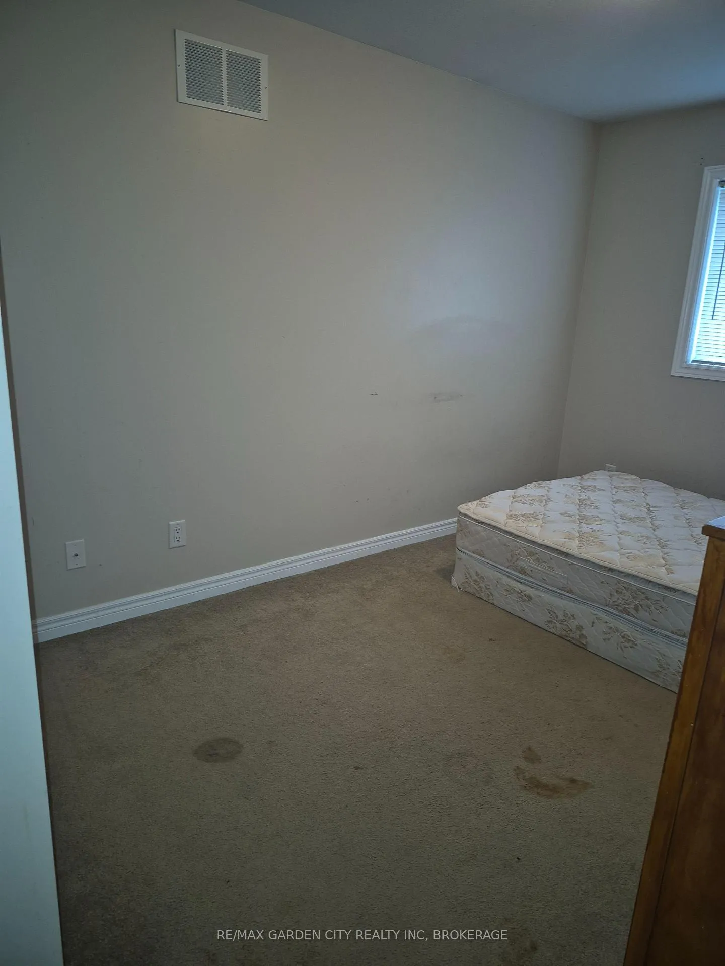 Photo 4 of 27 Natalie Court, Thorold, Confederation Heights — HOMEH