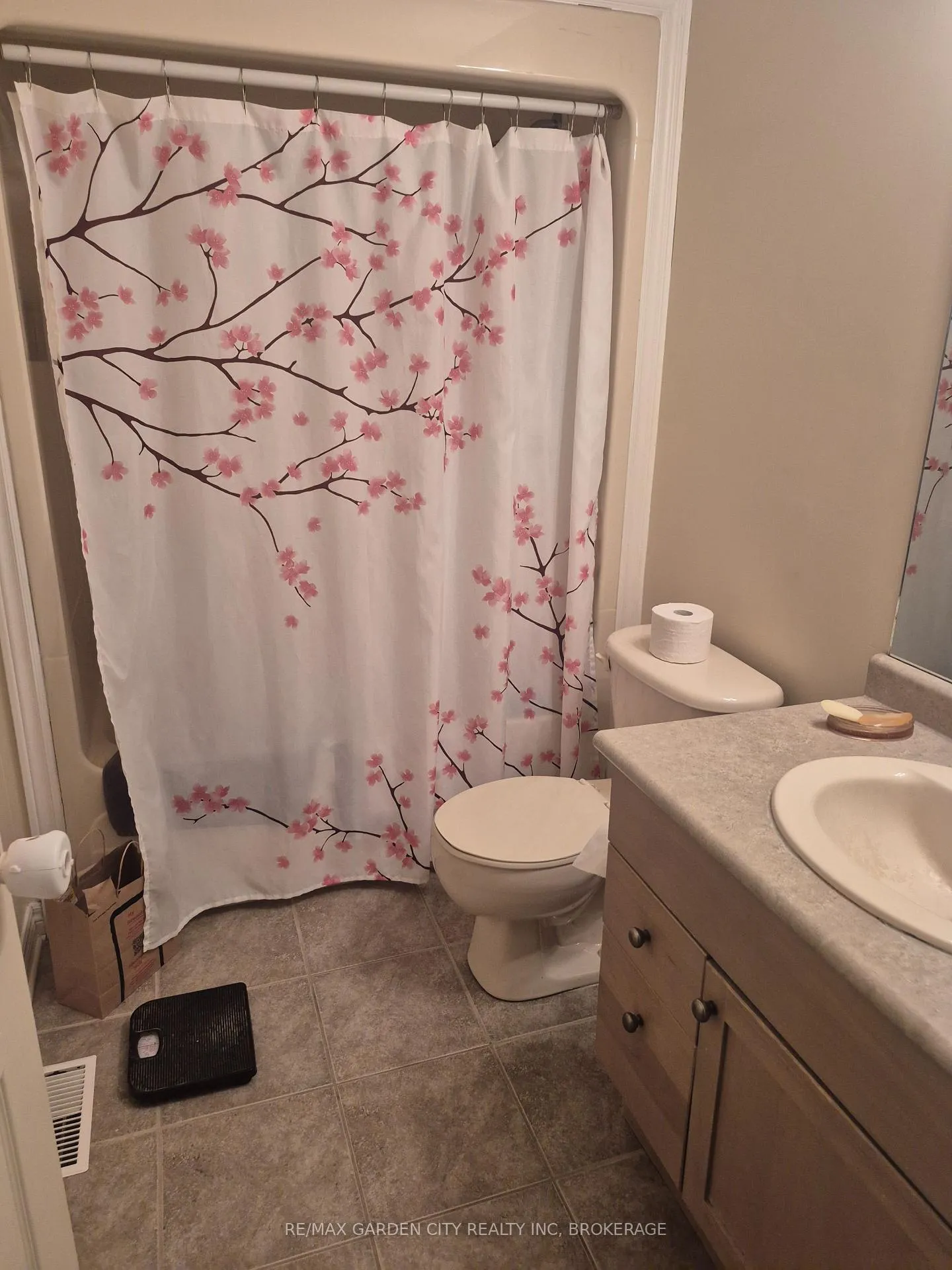 Photo 5 of 27 Natalie Court, Thorold, Confederation Heights — HOMEH