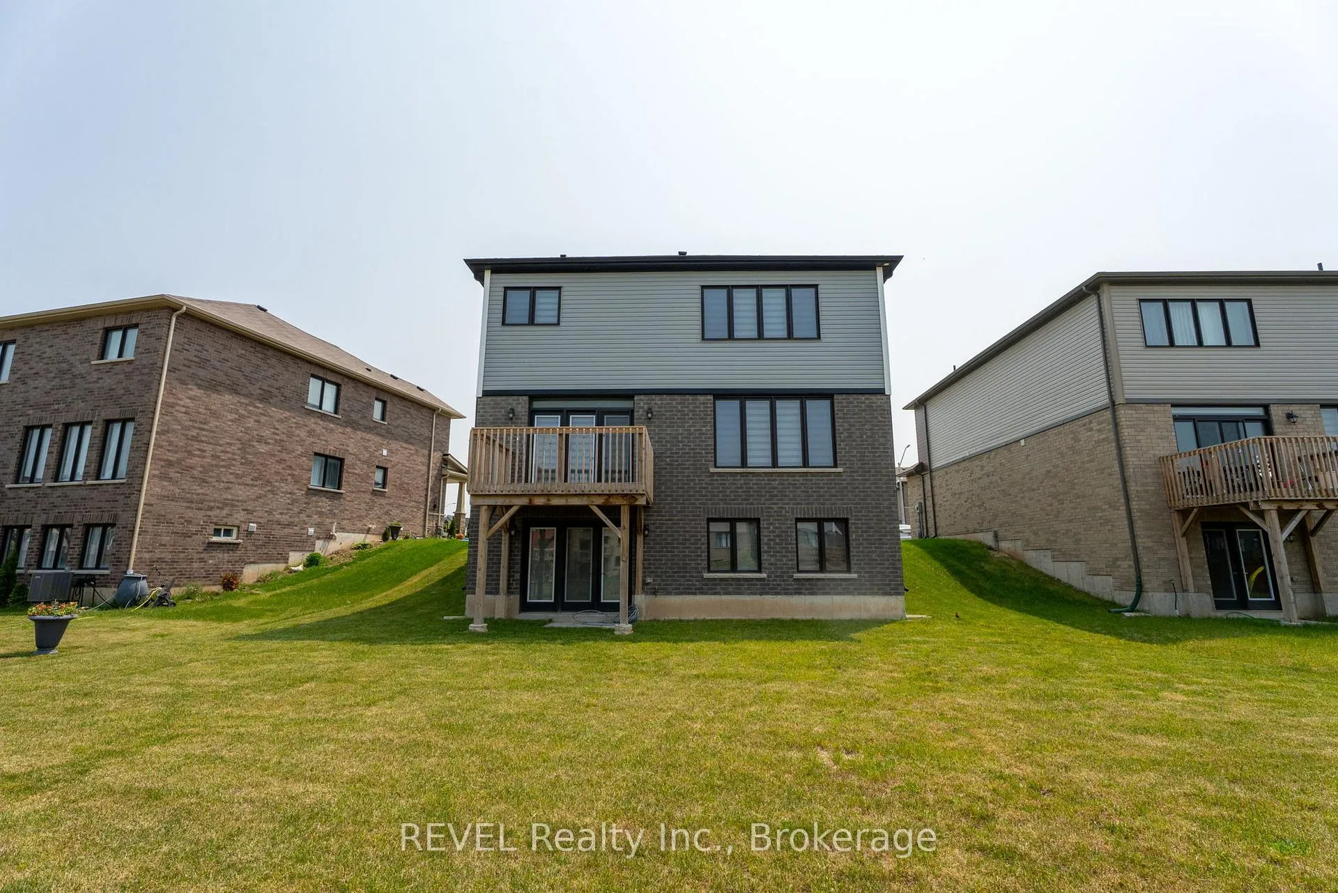 Photo 36 of 80 Explorer Way, Thorold, Rolling Meadows — HOMEH