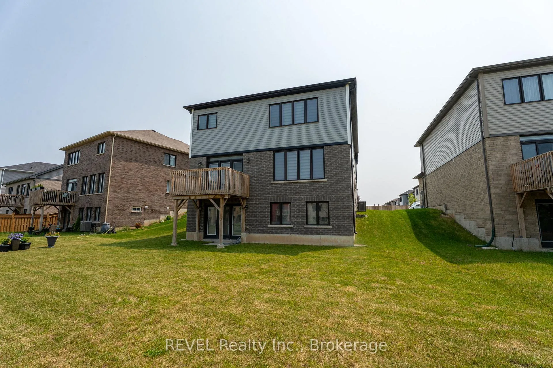 Photo 37 of 80 Explorer Way, Thorold, Rolling Meadows — HOMEH