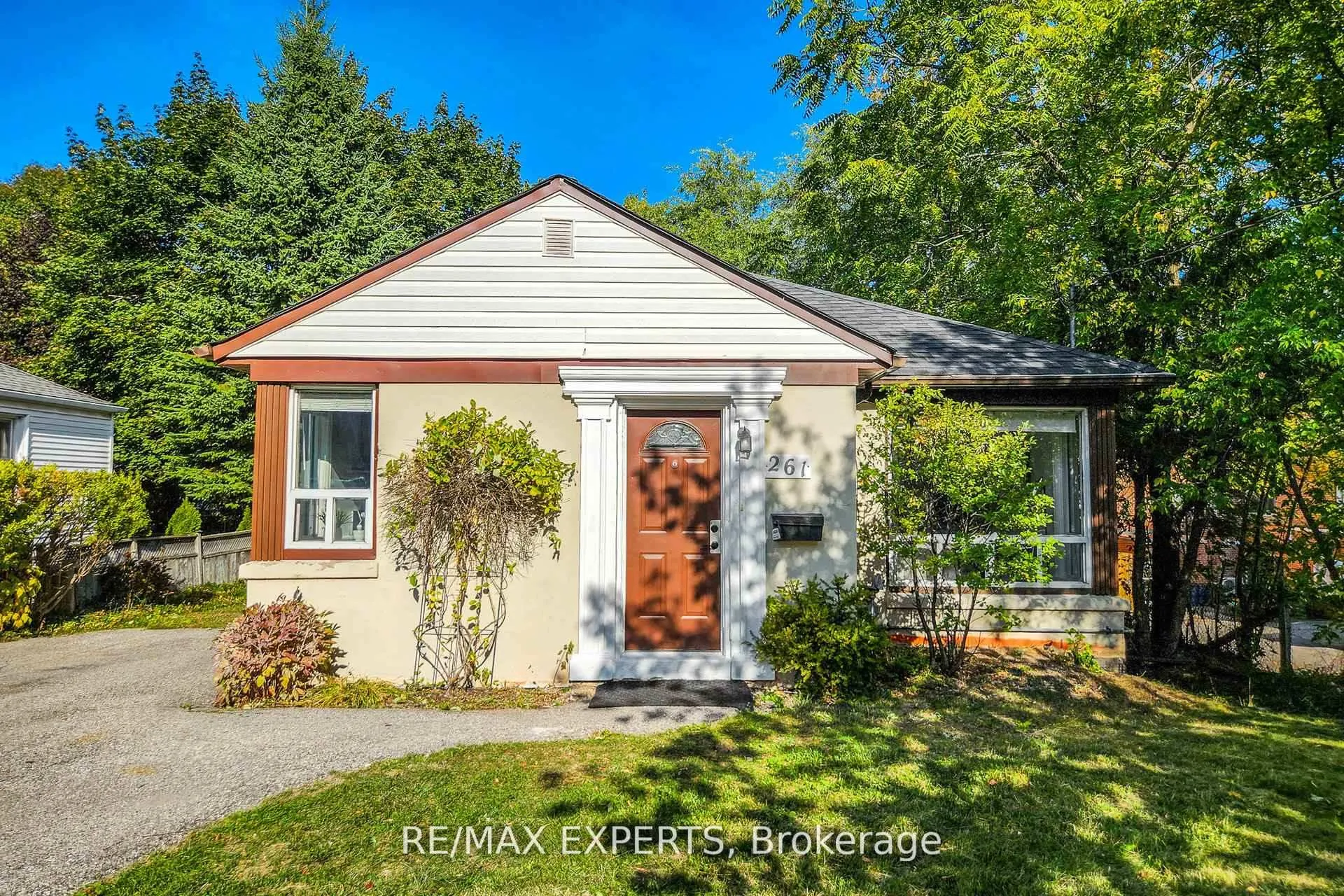 Photo 2 of 261 Helmer Avenue, Newmarket, Central Newmarket — HOMEH