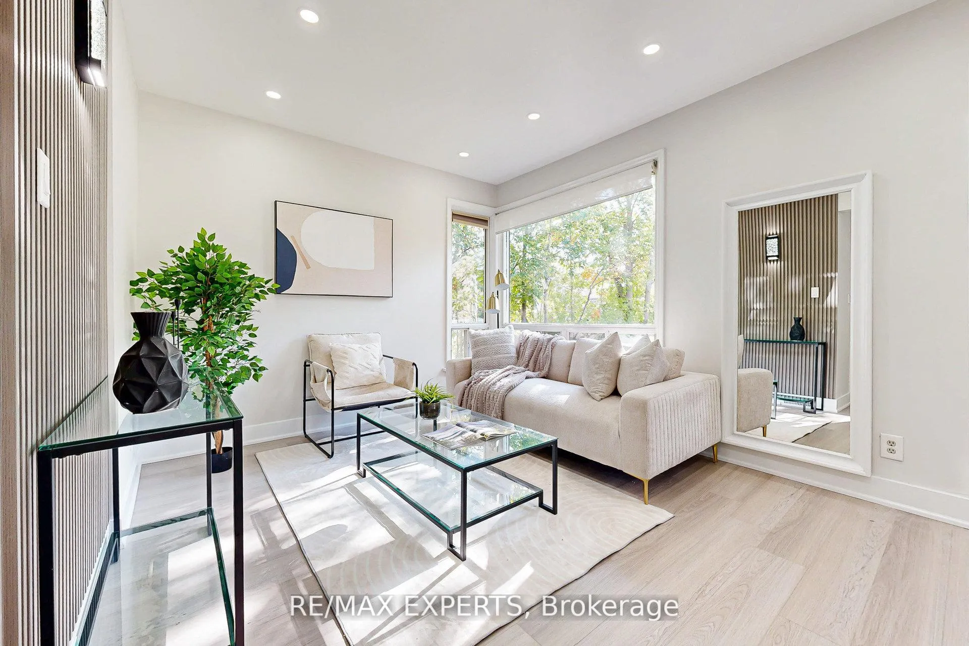 Photo 5 of 261 Helmer Avenue, Newmarket, Central Newmarket — HOMEH
