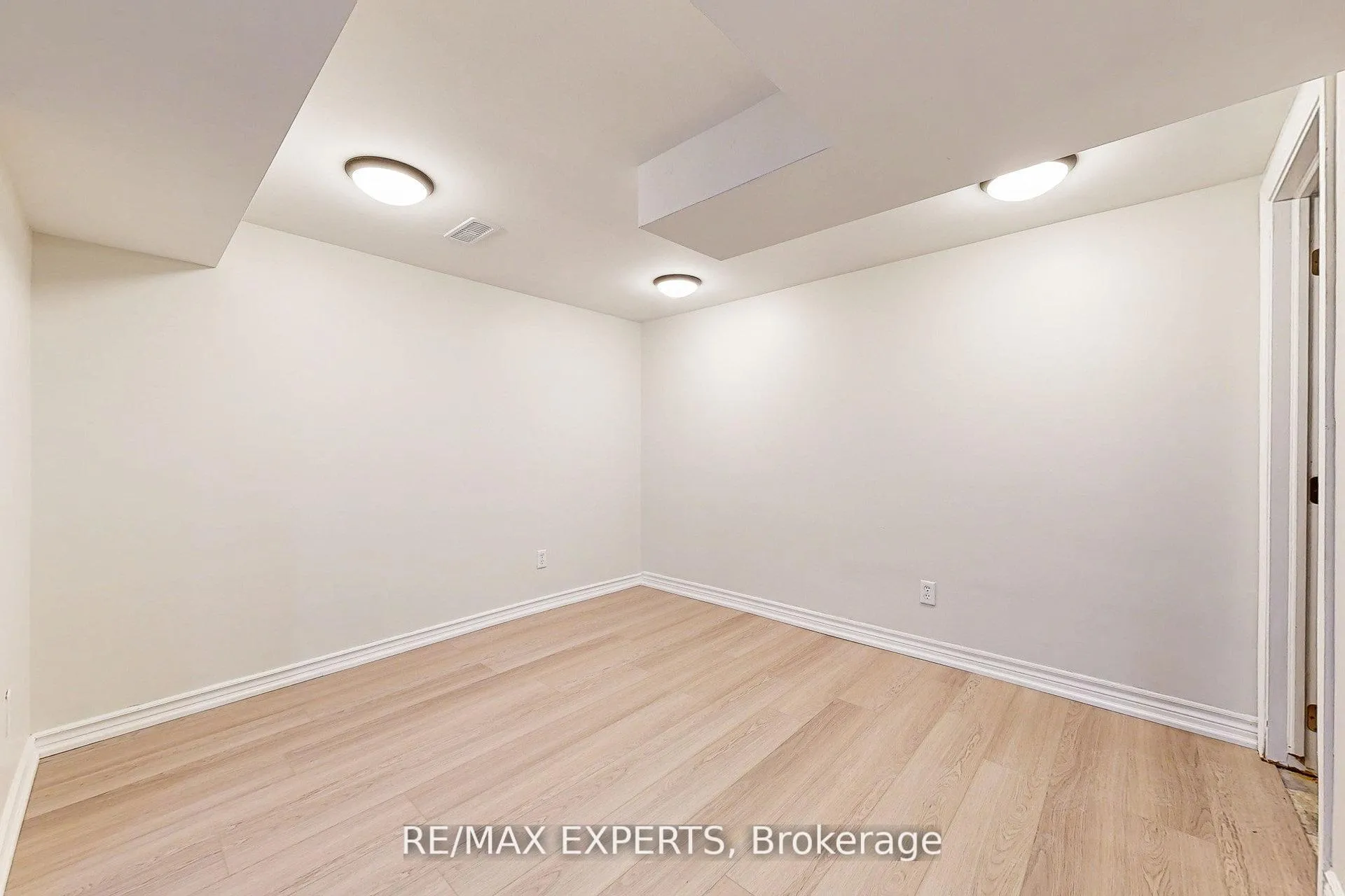 Photo 17 of 261 Helmer Avenue, Newmarket, Central Newmarket — HOMEH