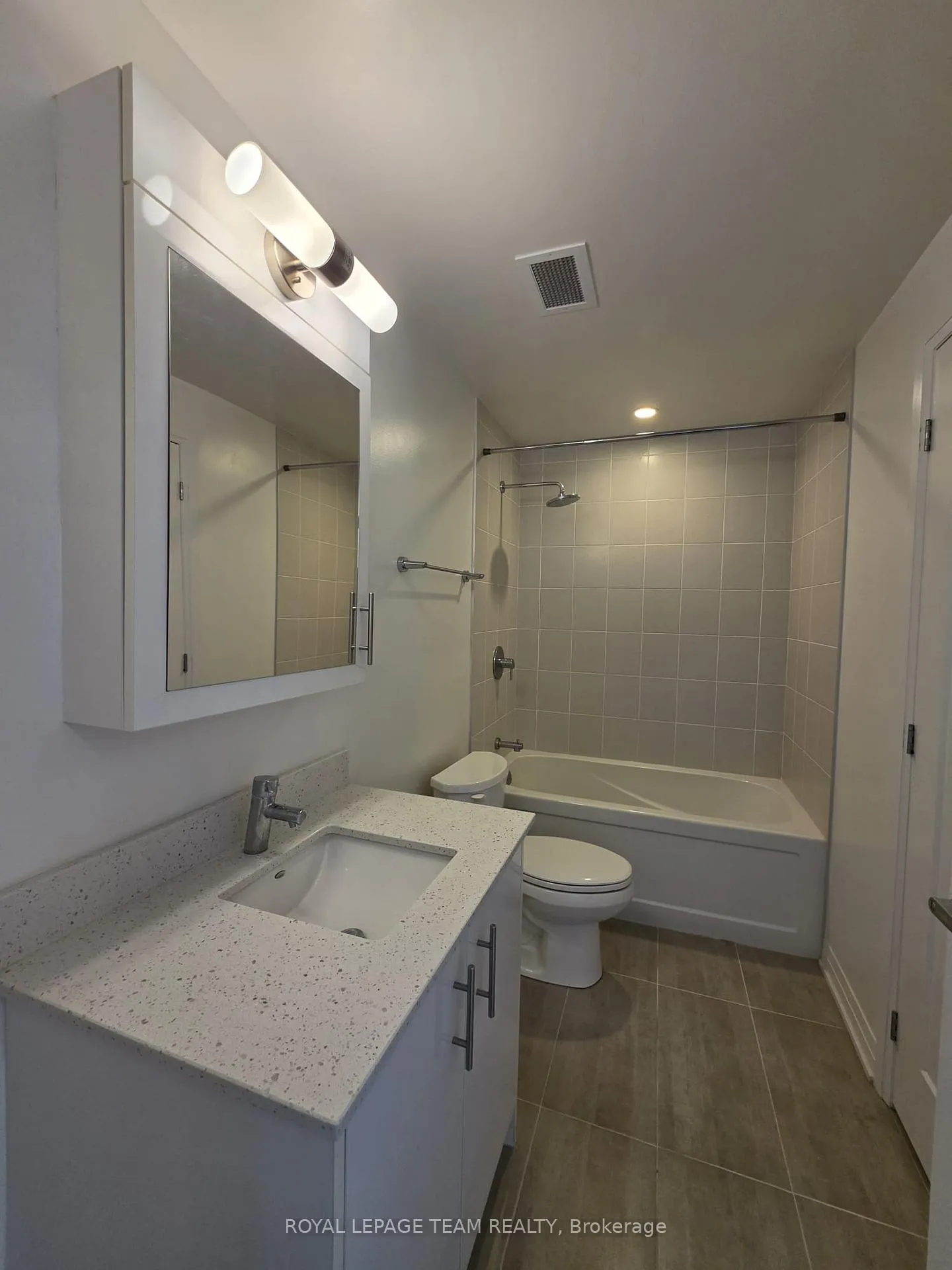 Photo 13 of Unit 905, 805 Carling Avenue, Ottawa, West Centre Town — HOMEH