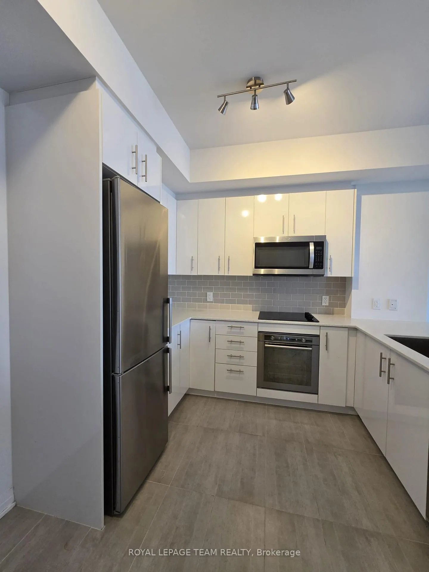 Photo 17 of Unit 905, 805 Carling Avenue, Ottawa, West Centre Town — HOMEH
