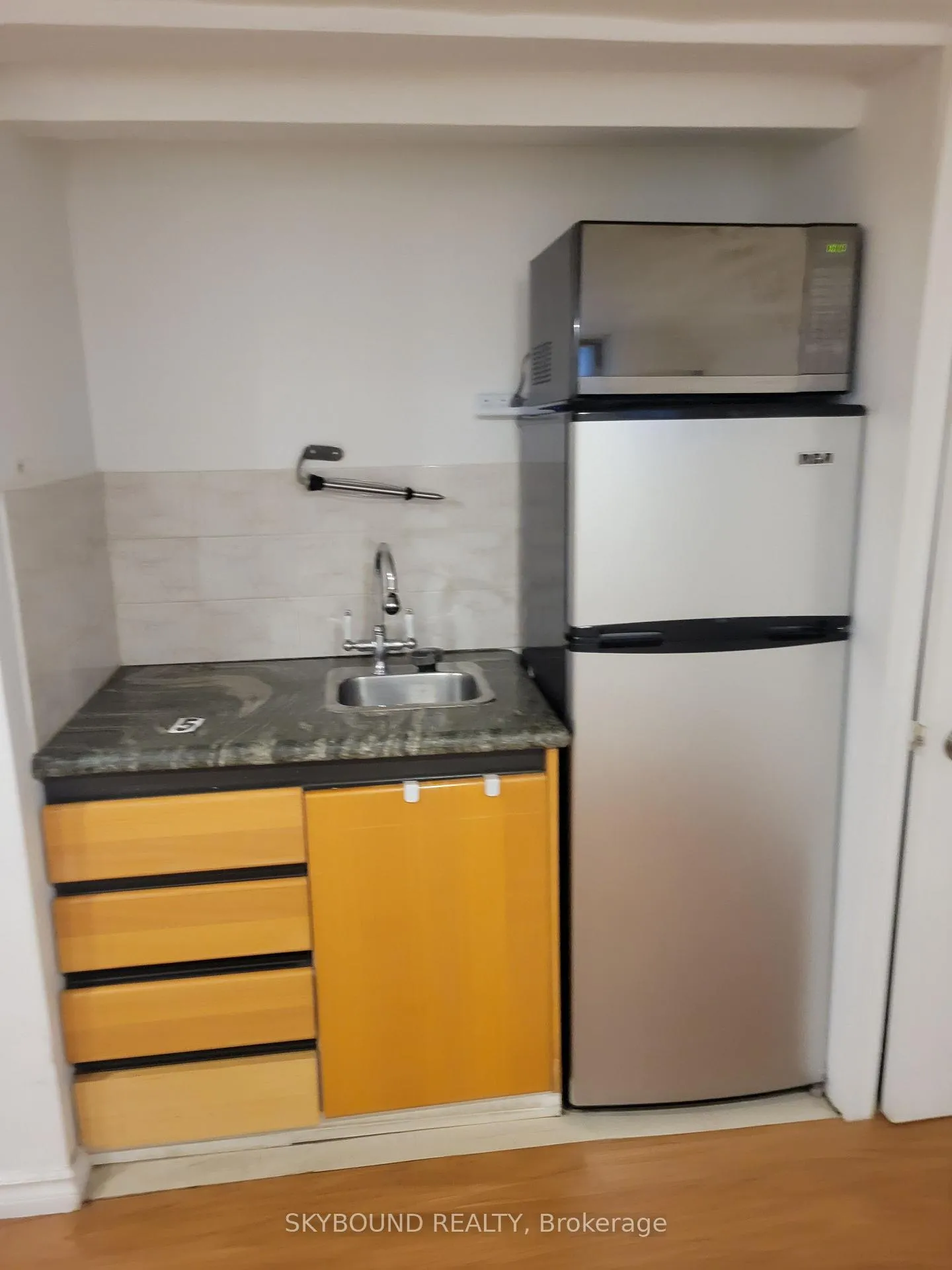 Photo 4 of Unit #5, 746 Coxwell Avenue, Toronto, Danforth Village-East York — HOMEH
