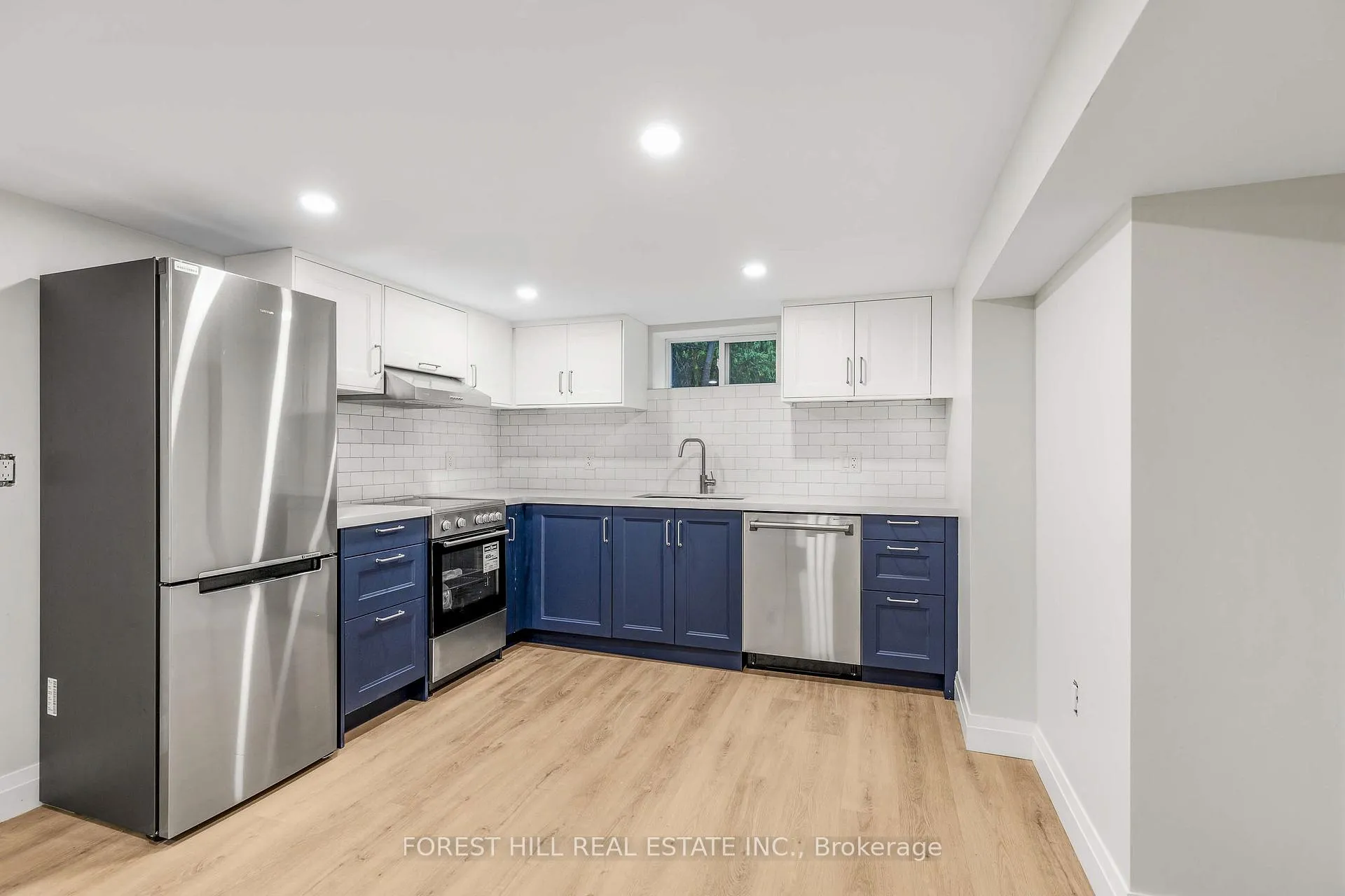 Photo 2 of Unit Lower, 116 Manor Road E, Toronto, Mount Pleasant West — HOMEH