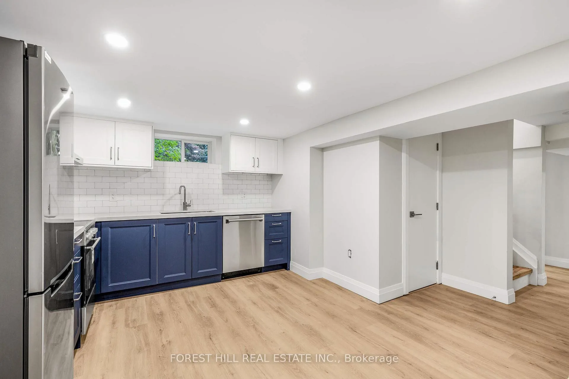 Photo 3 of Unit Lower, 116 Manor Road E, Toronto, Mount Pleasant West — HOMEH