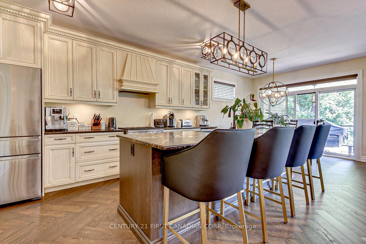 Photo 10 of 2129 Lockwood Crescent E, Strathroy-Caradoc, Rural Strathroy-Caradoc — HOMEH