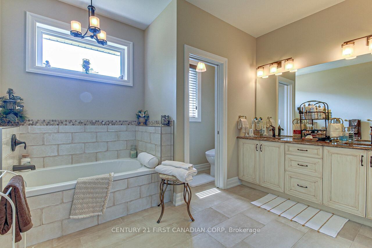 Photo 24 of 2129 Lockwood Crescent E, Strathroy-Caradoc, Rural Strathroy-Caradoc — HOMEH