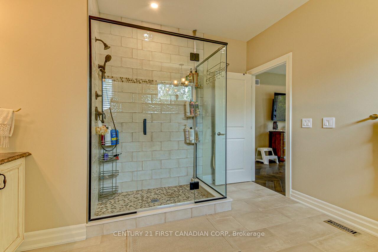 Photo 25 of 2129 Lockwood Crescent E, Strathroy-Caradoc, Rural Strathroy-Caradoc — HOMEH