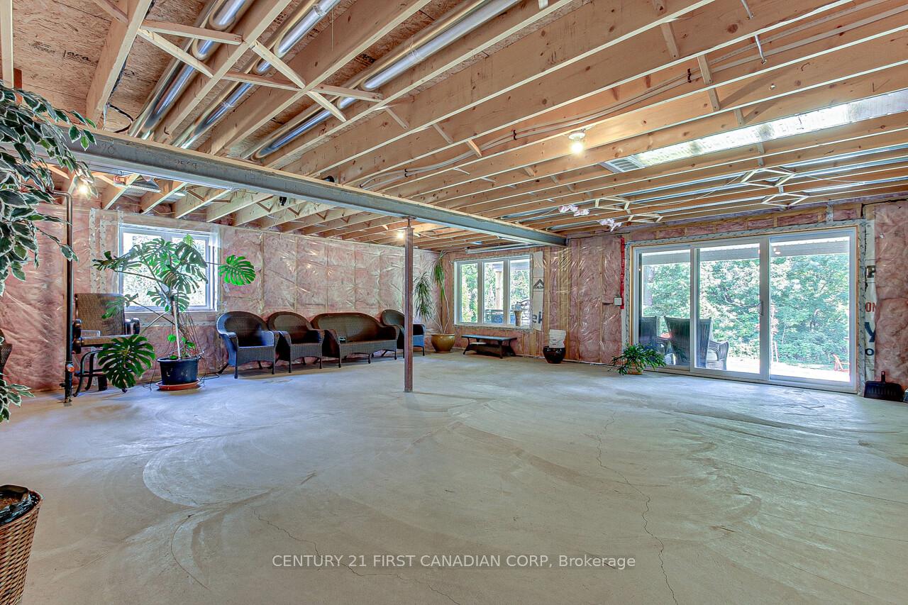 Photo 30 of 2129 Lockwood Crescent E, Strathroy-Caradoc, Rural Strathroy-Caradoc — HOMEH