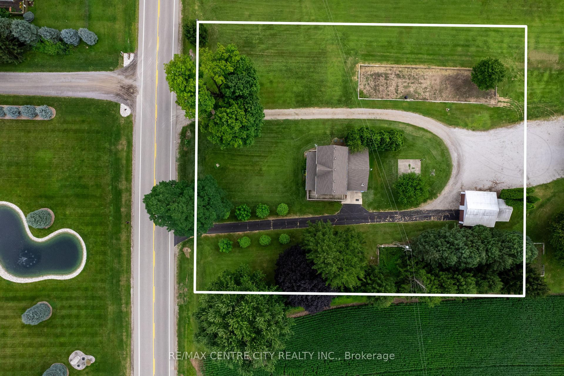 Photo 3 of 6924 Calvert Drive, Strathroy-Caradoc, Rural Strathroy-Caradoc — HOMEH