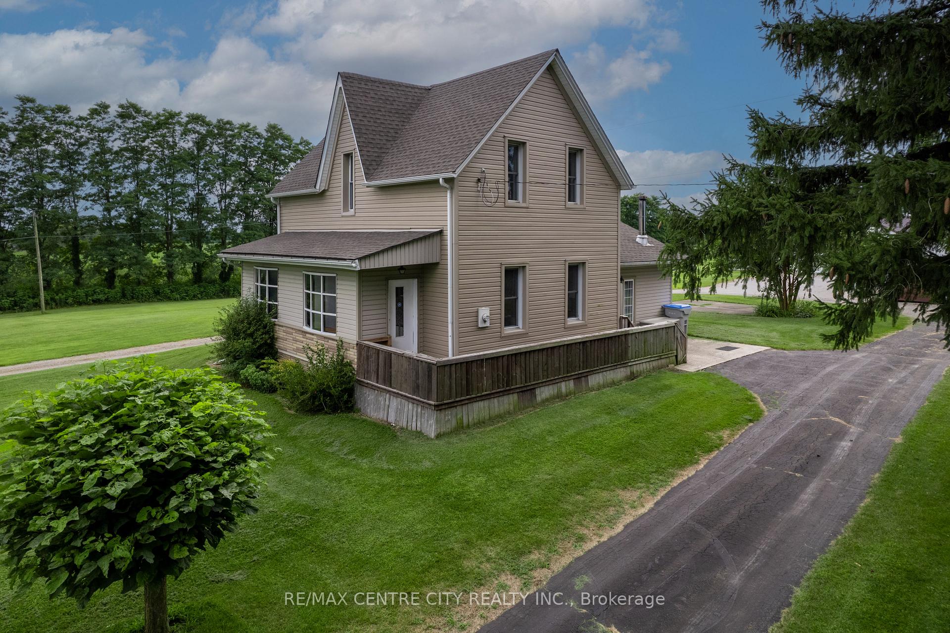 Photo 4 of 6924 Calvert Drive, Strathroy-Caradoc, Rural Strathroy-Caradoc — HOMEH