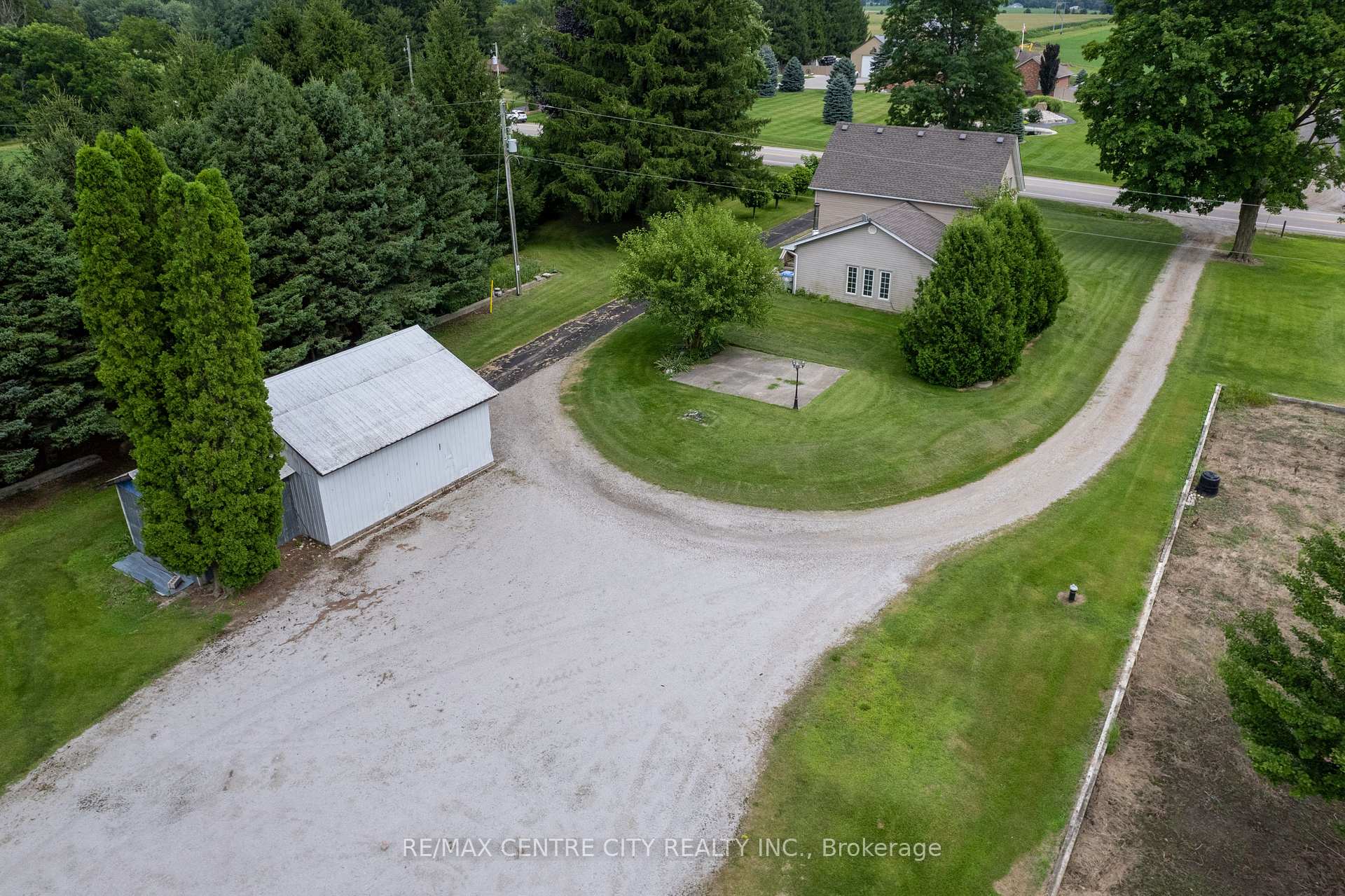 Photo 5 of 6924 Calvert Drive, Strathroy-Caradoc, Rural Strathroy-Caradoc — HOMEH