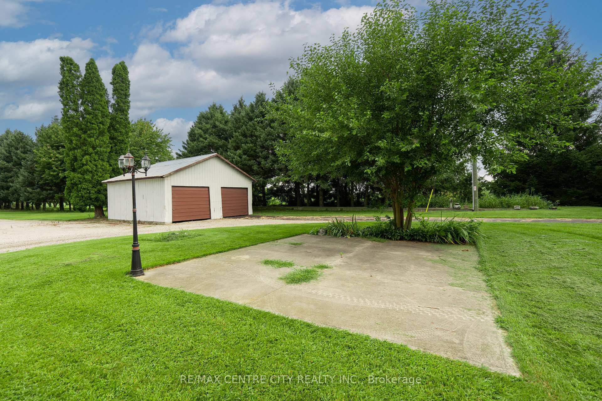 Photo 6 of 6924 Calvert Drive, Strathroy-Caradoc, Rural Strathroy-Caradoc — HOMEH