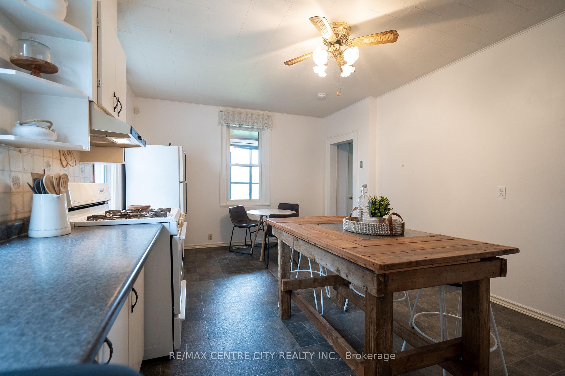 Photo 10 of 6924 Calvert Drive, Strathroy-Caradoc, Rural Strathroy-Caradoc — HOMEH