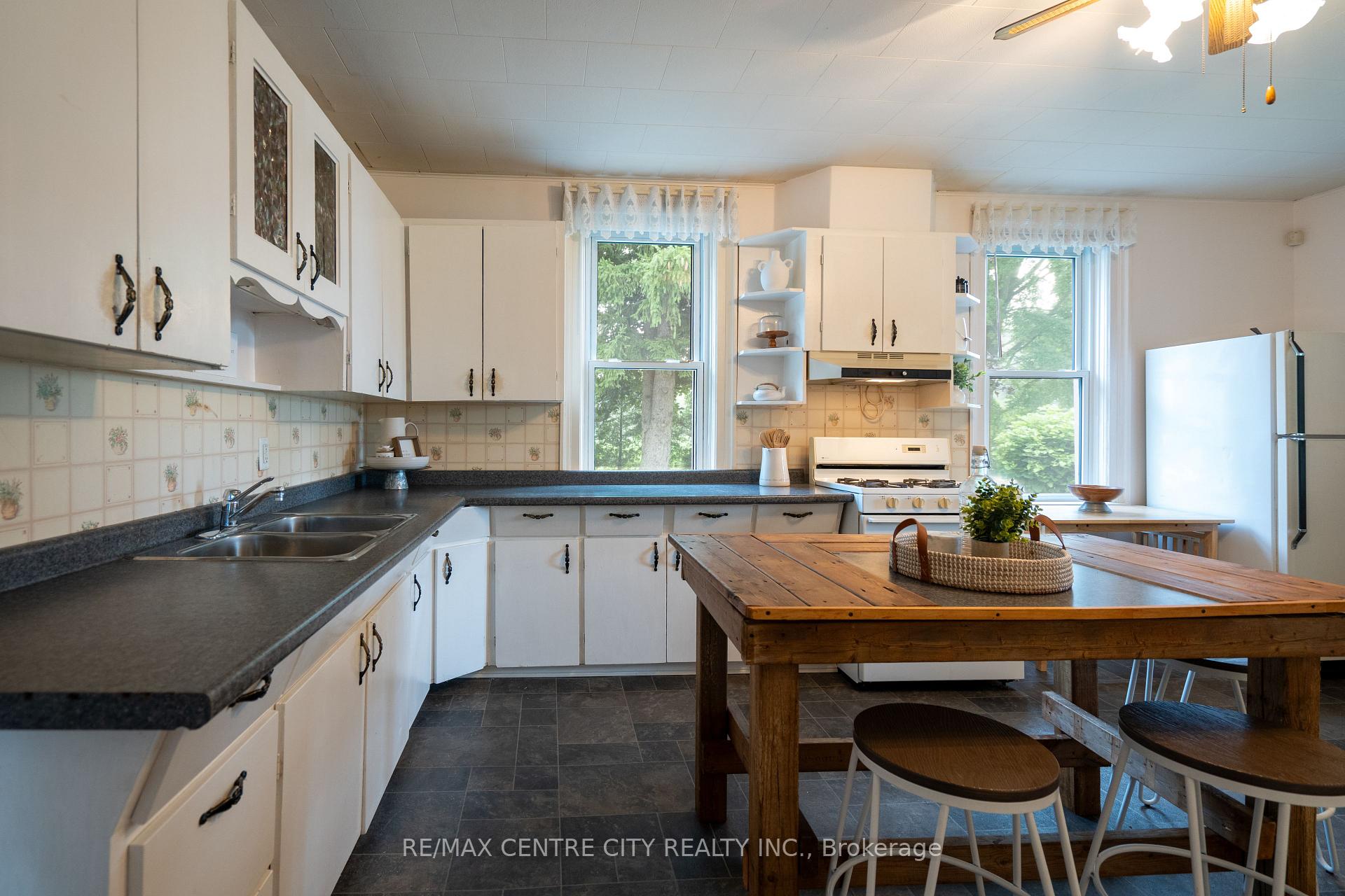 Photo 12 of 6924 Calvert Drive, Strathroy-Caradoc, Rural Strathroy-Caradoc — HOMEH
