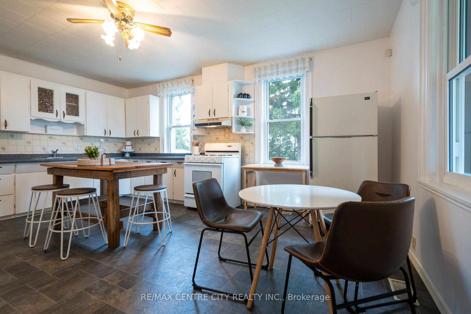 Photo 13 of 6924 Calvert Drive, Strathroy-Caradoc, Rural Strathroy-Caradoc — HOMEH