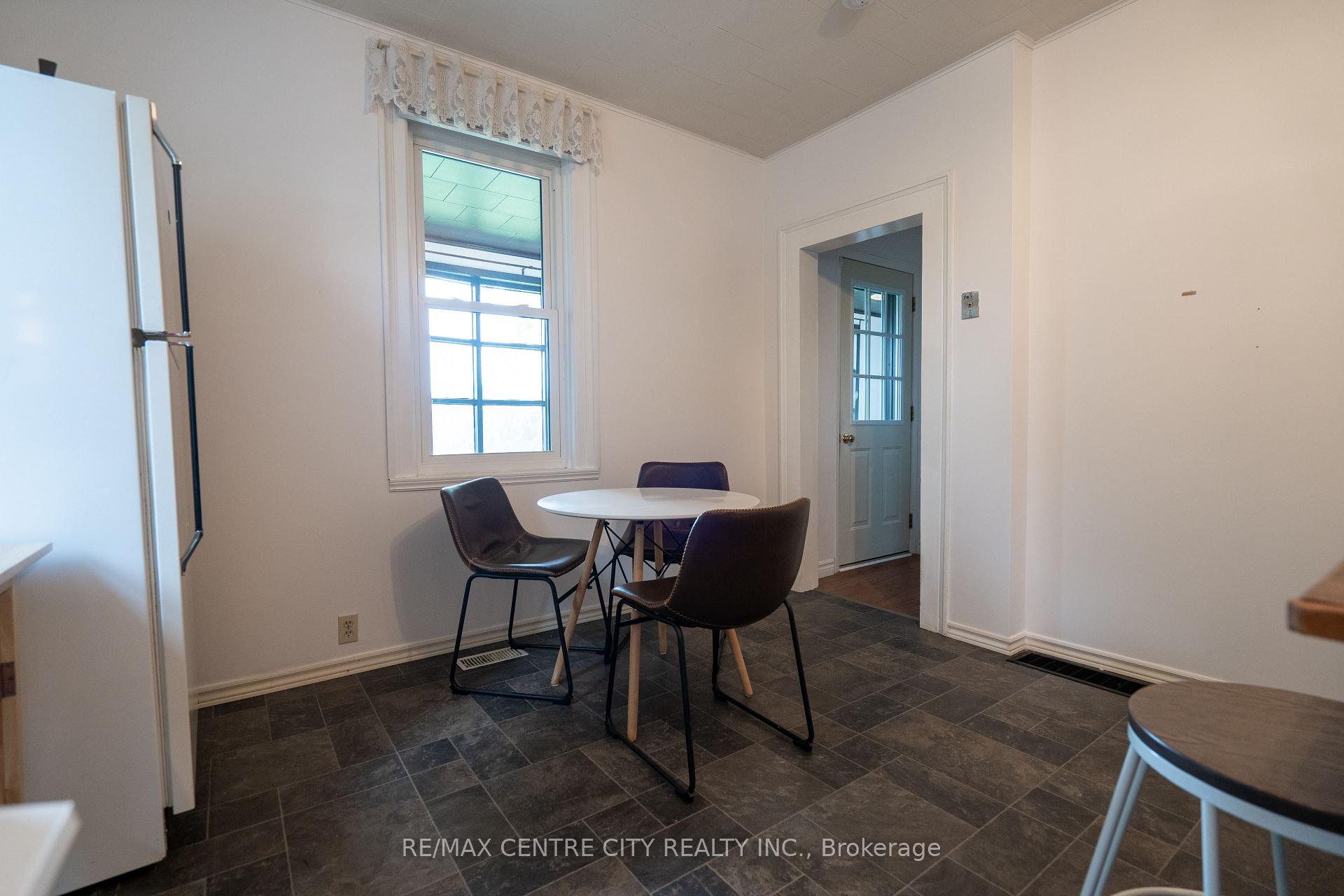 Photo 14 of 6924 Calvert Drive, Strathroy-Caradoc, Rural Strathroy-Caradoc — HOMEH