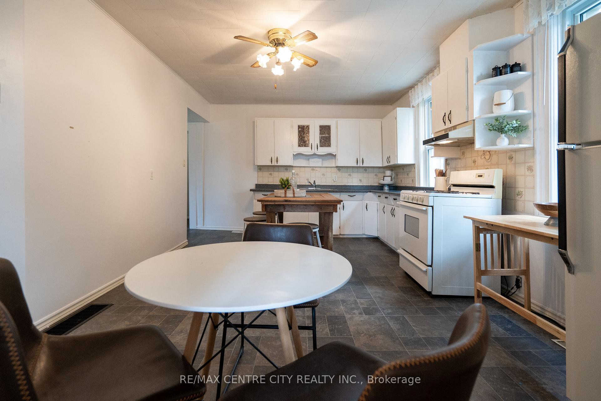 Photo 15 of 6924 Calvert Drive, Strathroy-Caradoc, Rural Strathroy-Caradoc — HOMEH