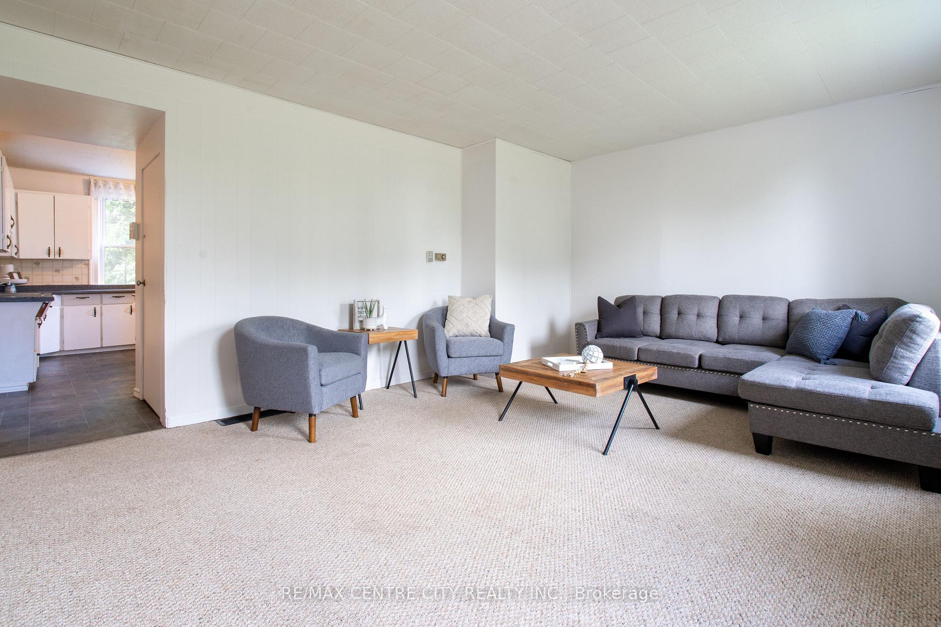 Photo 16 of 6924 Calvert Drive, Strathroy-Caradoc, Rural Strathroy-Caradoc — HOMEH