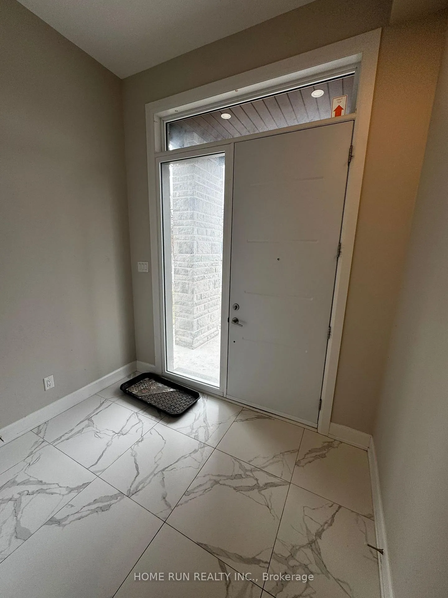 Photo 4 of 902 - A Pinecrest Road, Ottawa, Fairfield Heights — HOMEH
