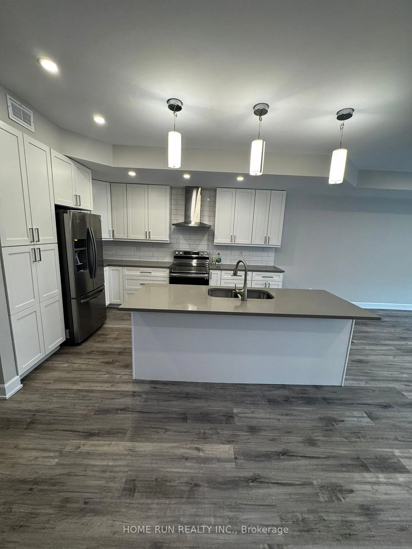 Photo 9 of 902 - A Pinecrest Road, Ottawa, Fairfield Heights — HOMEH