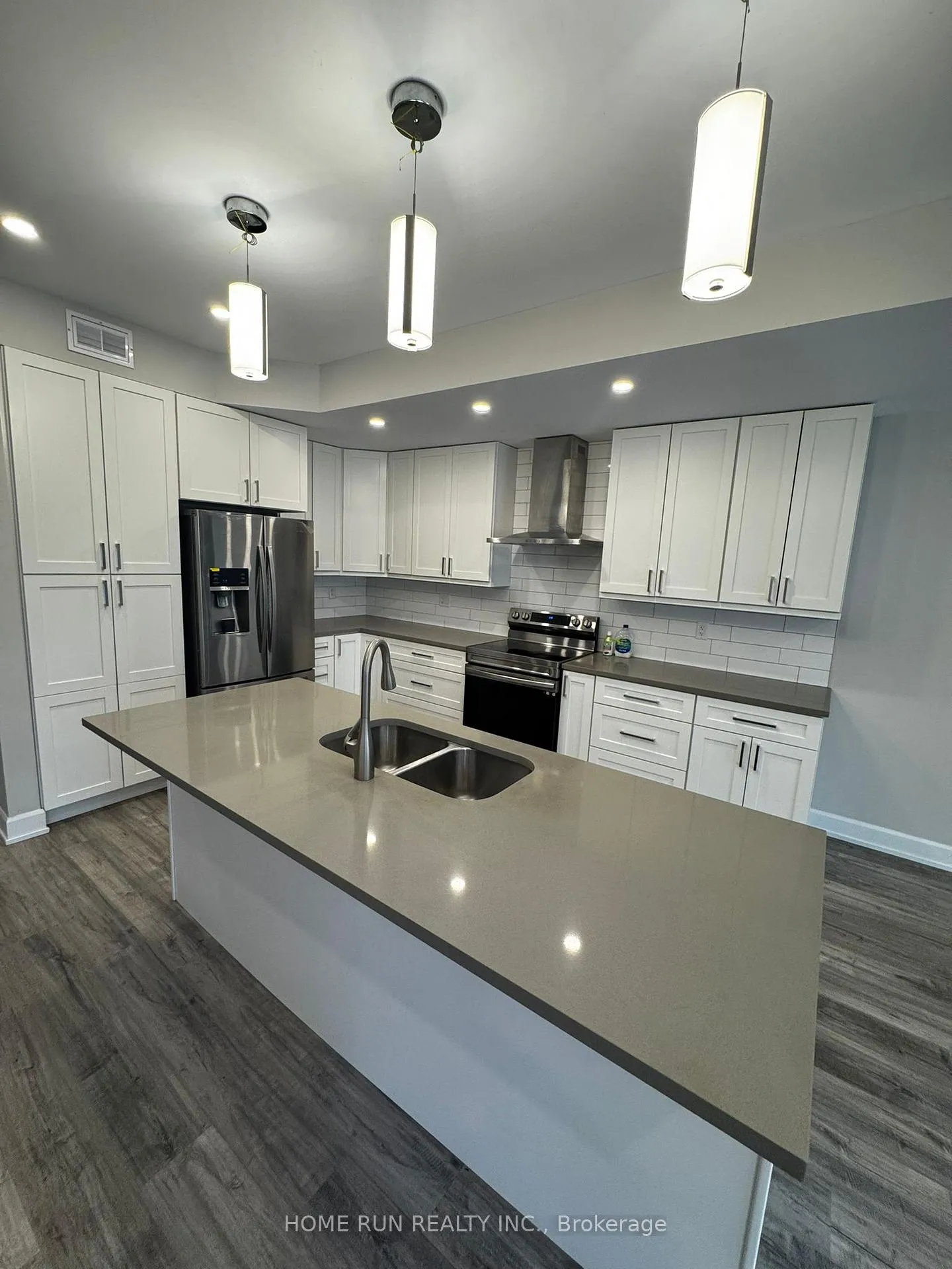 Photo 15 of 902 - A Pinecrest Road, Ottawa, Fairfield Heights — HOMEH