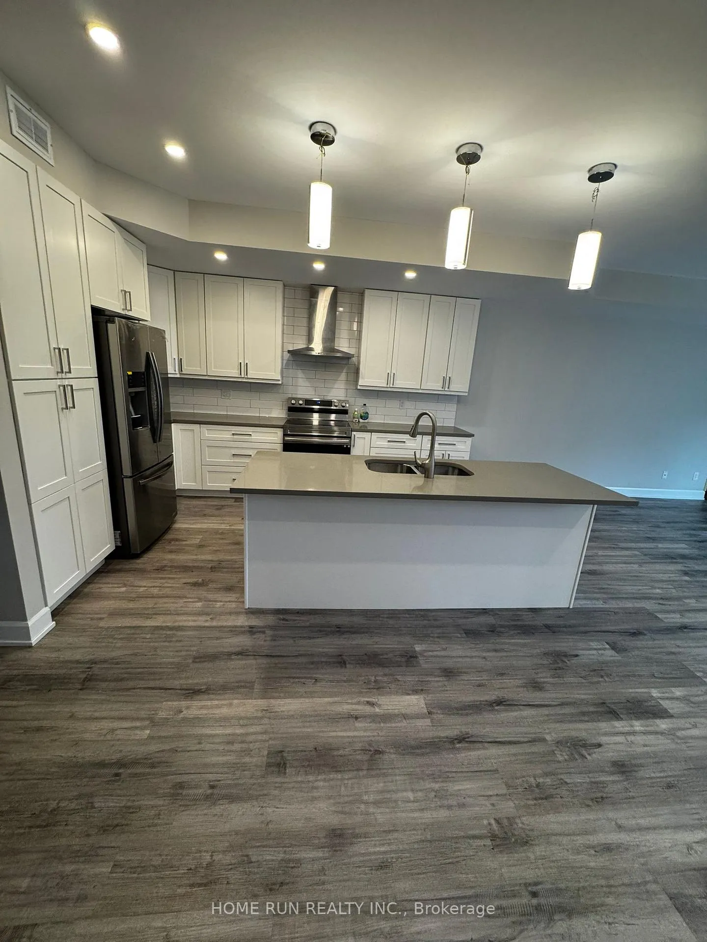 Photo 17 of 902 - A Pinecrest Road, Ottawa, Fairfield Heights — HOMEH