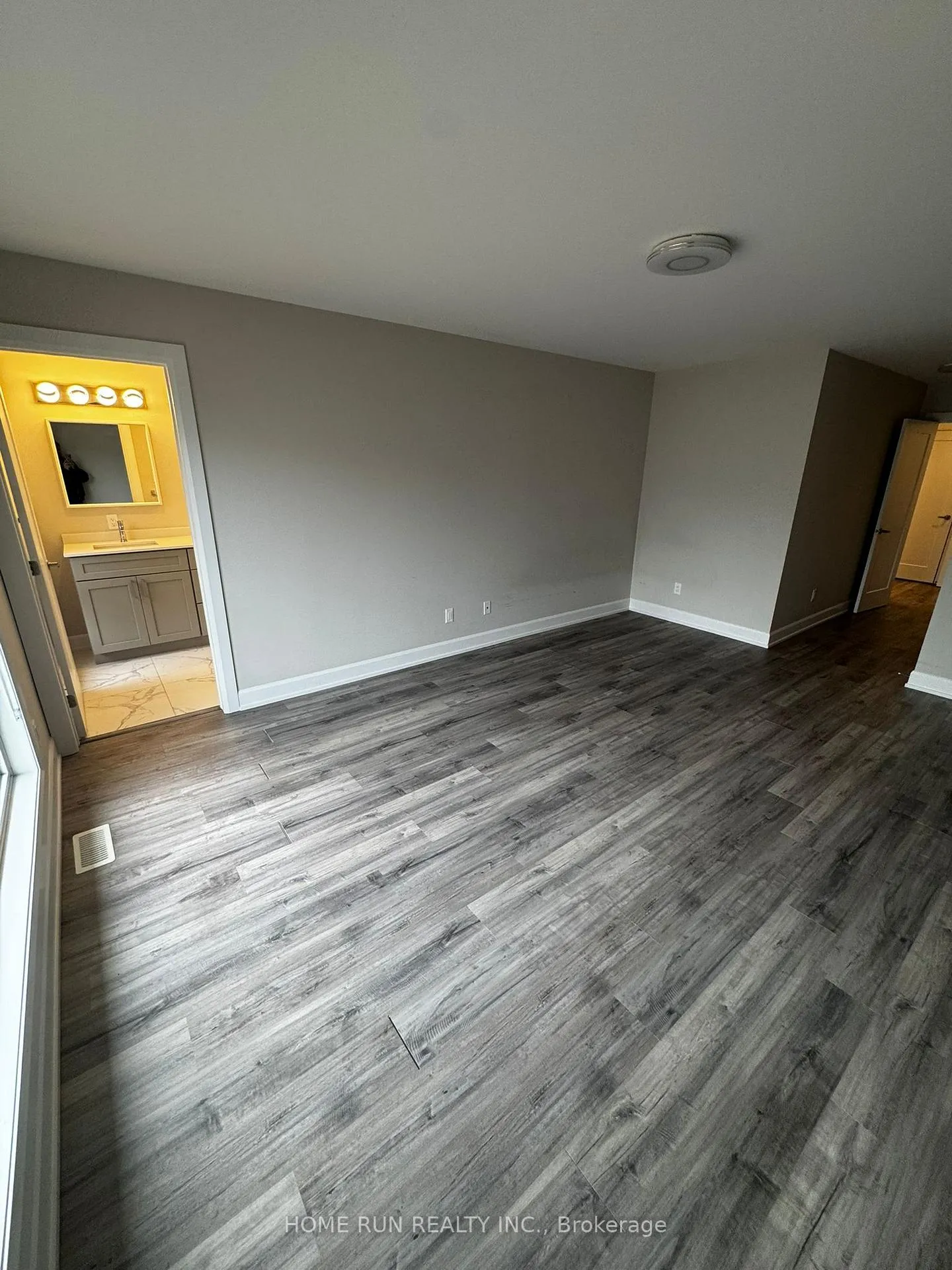 Photo 24 of 902 - A Pinecrest Road, Ottawa, Fairfield Heights — HOMEH