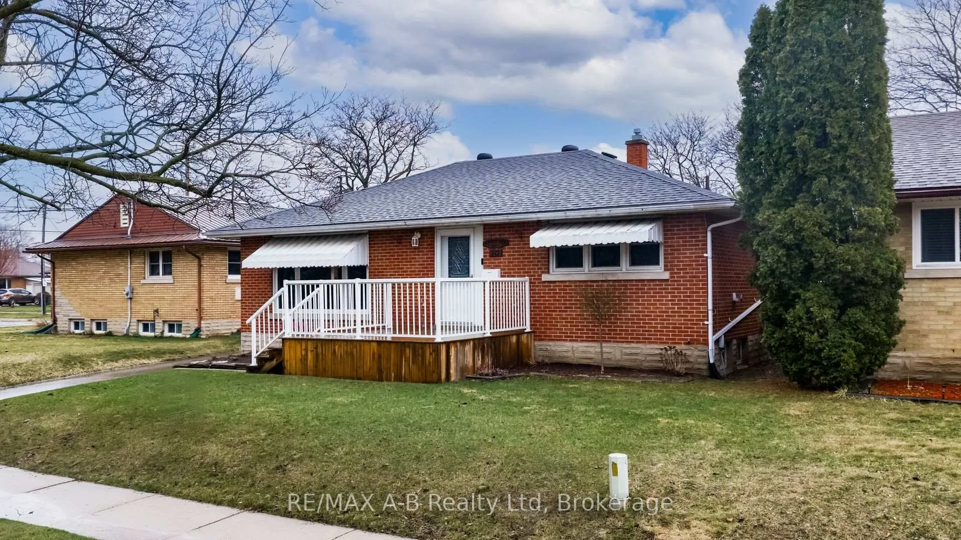 Photo 2 of 10 Clark Avenue, Kitchener — HOMEH