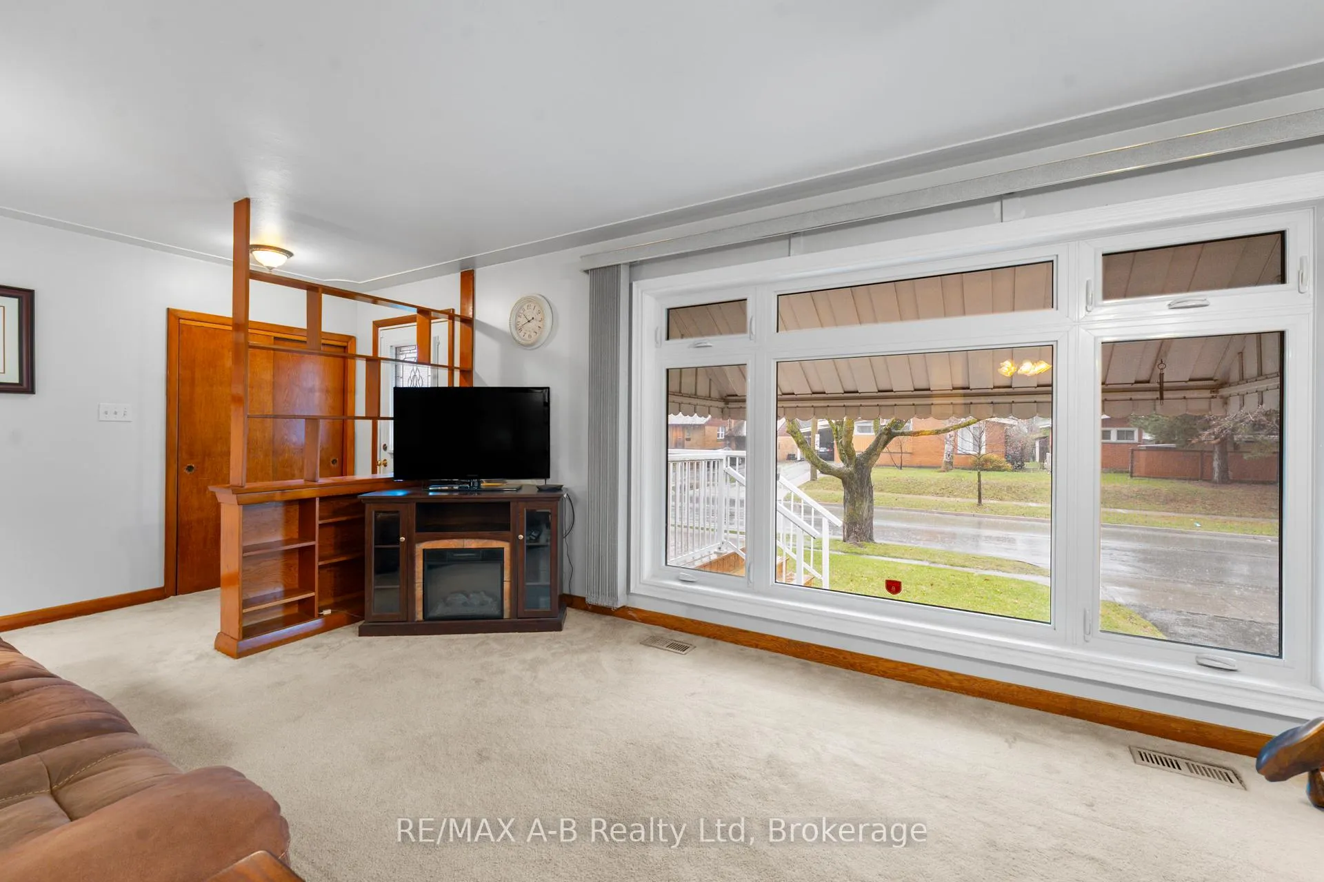 Photo 5 of 10 Clark Avenue, Kitchener — HOMEH