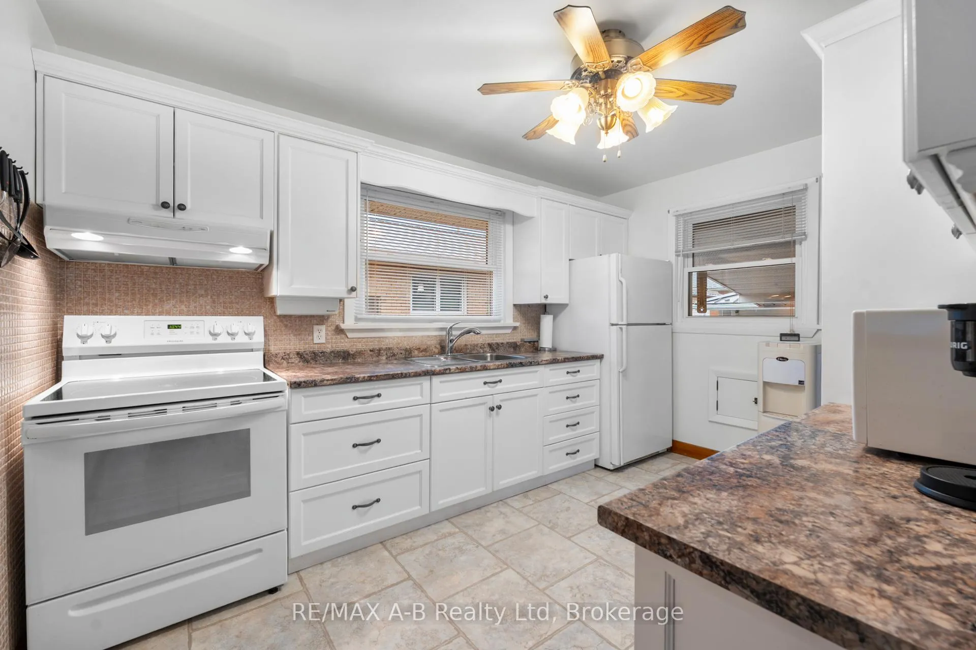 Photo 8 of 10 Clark Avenue, Kitchener — HOMEH
