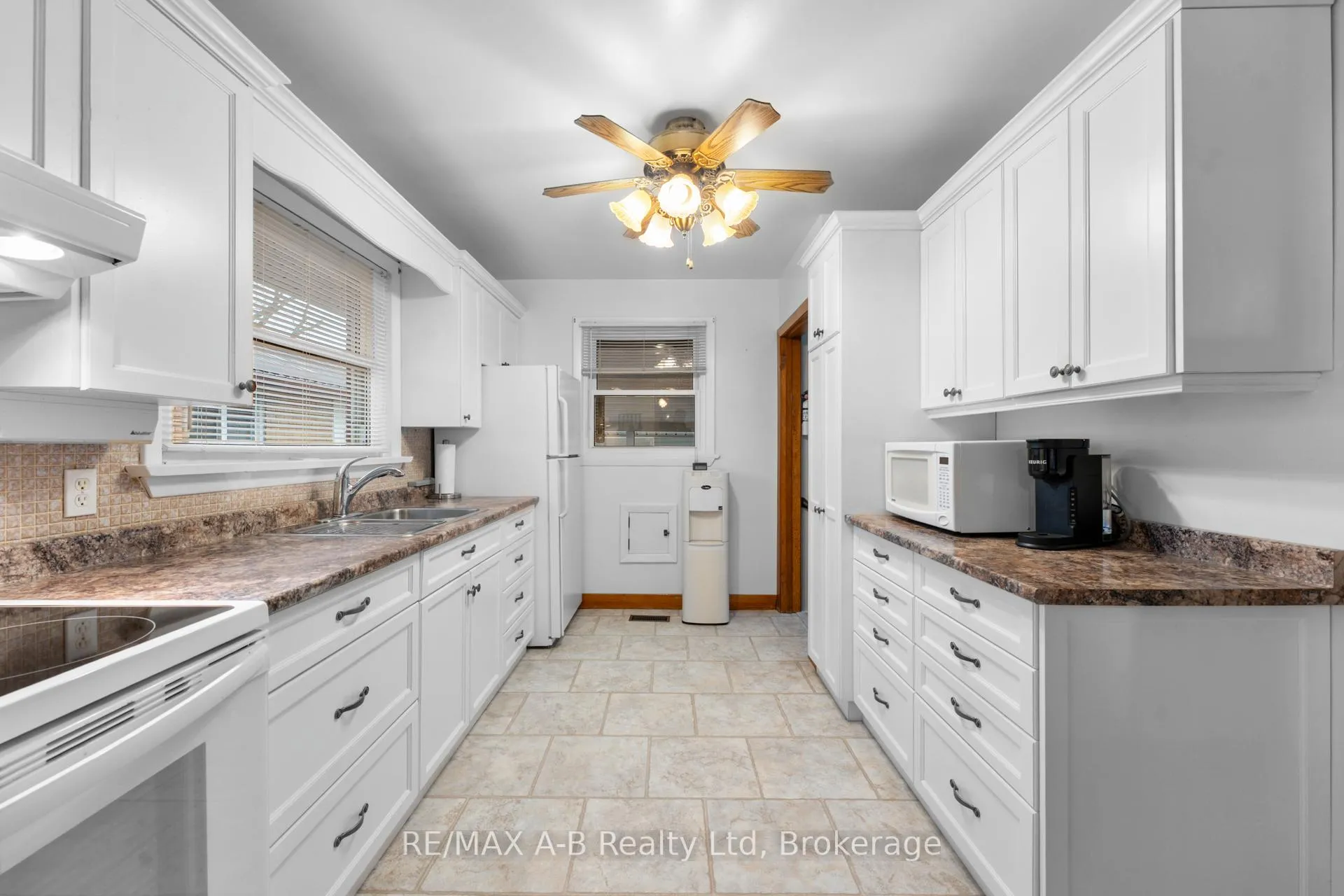 Photo 9 of 10 Clark Avenue, Kitchener — HOMEH
