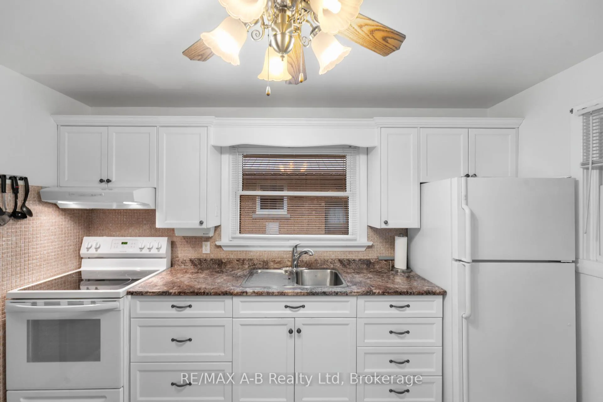 Photo 10 of 10 Clark Avenue, Kitchener — HOMEH