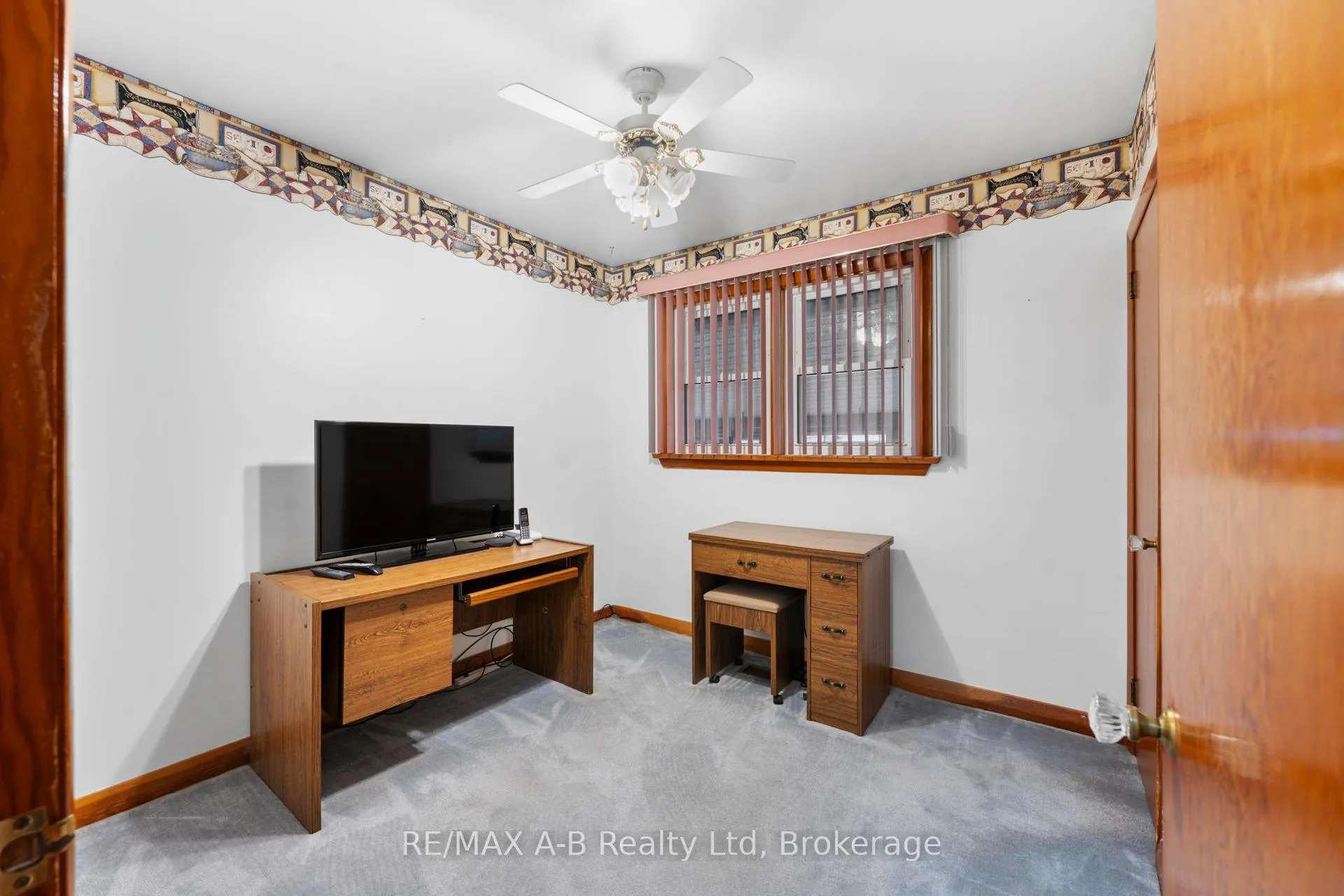 Photo 15 of 10 Clark Avenue, Kitchener — HOMEH