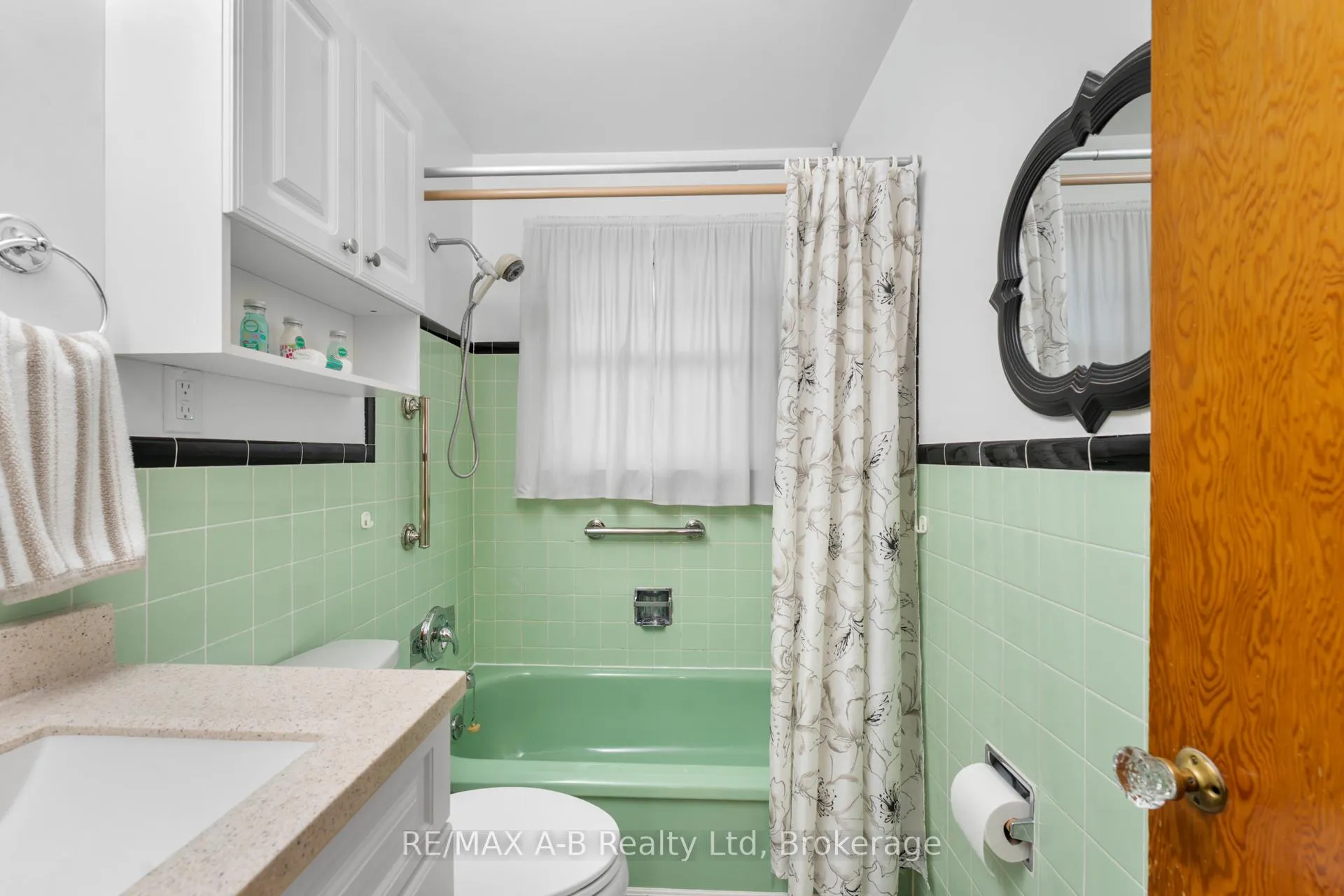 Photo 17 of 10 Clark Avenue, Kitchener — HOMEH