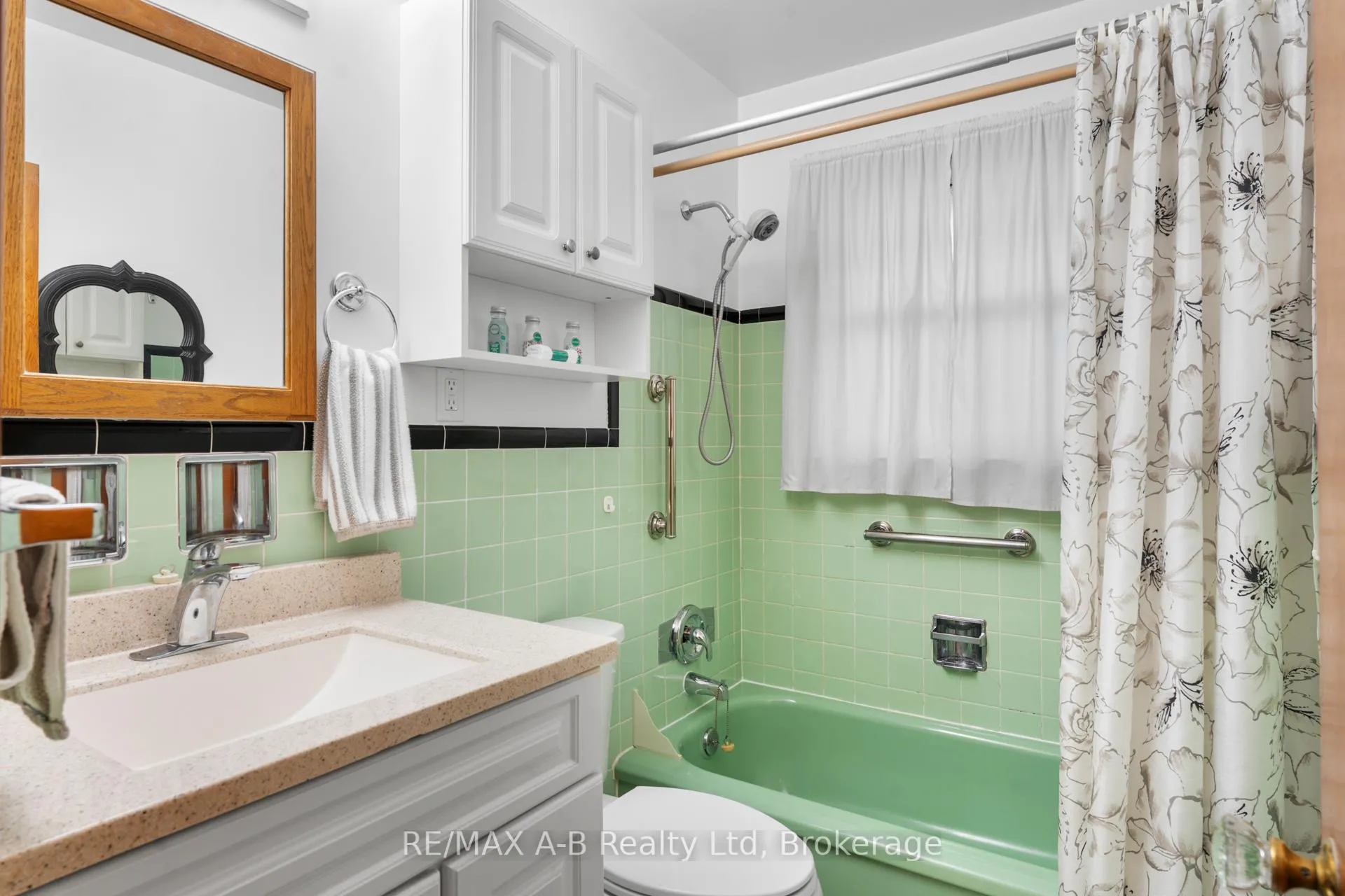 Photo 18 of 10 Clark Avenue, Kitchener — HOMEH