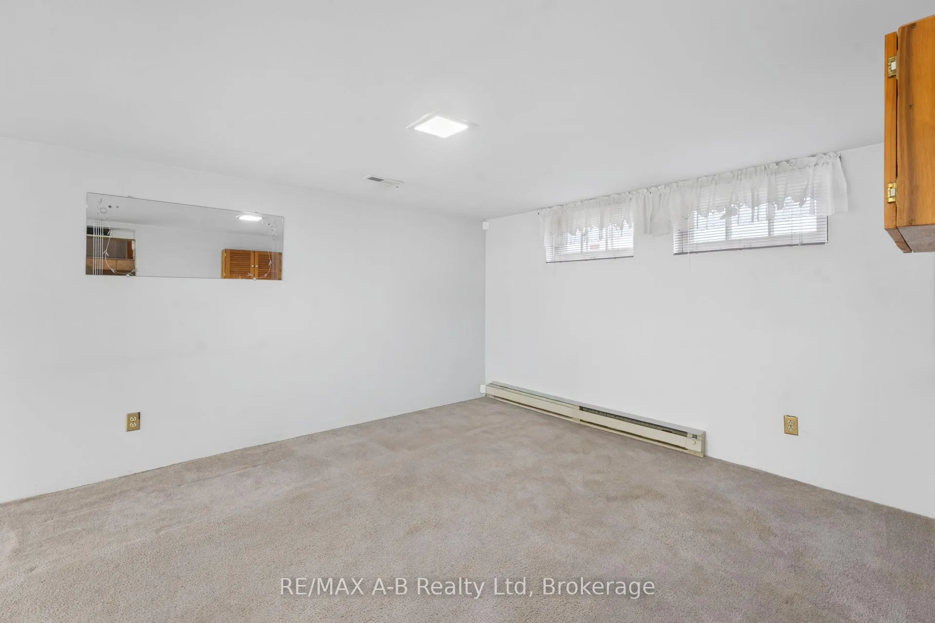 Photo 21 of 10 Clark Avenue, Kitchener — HOMEH