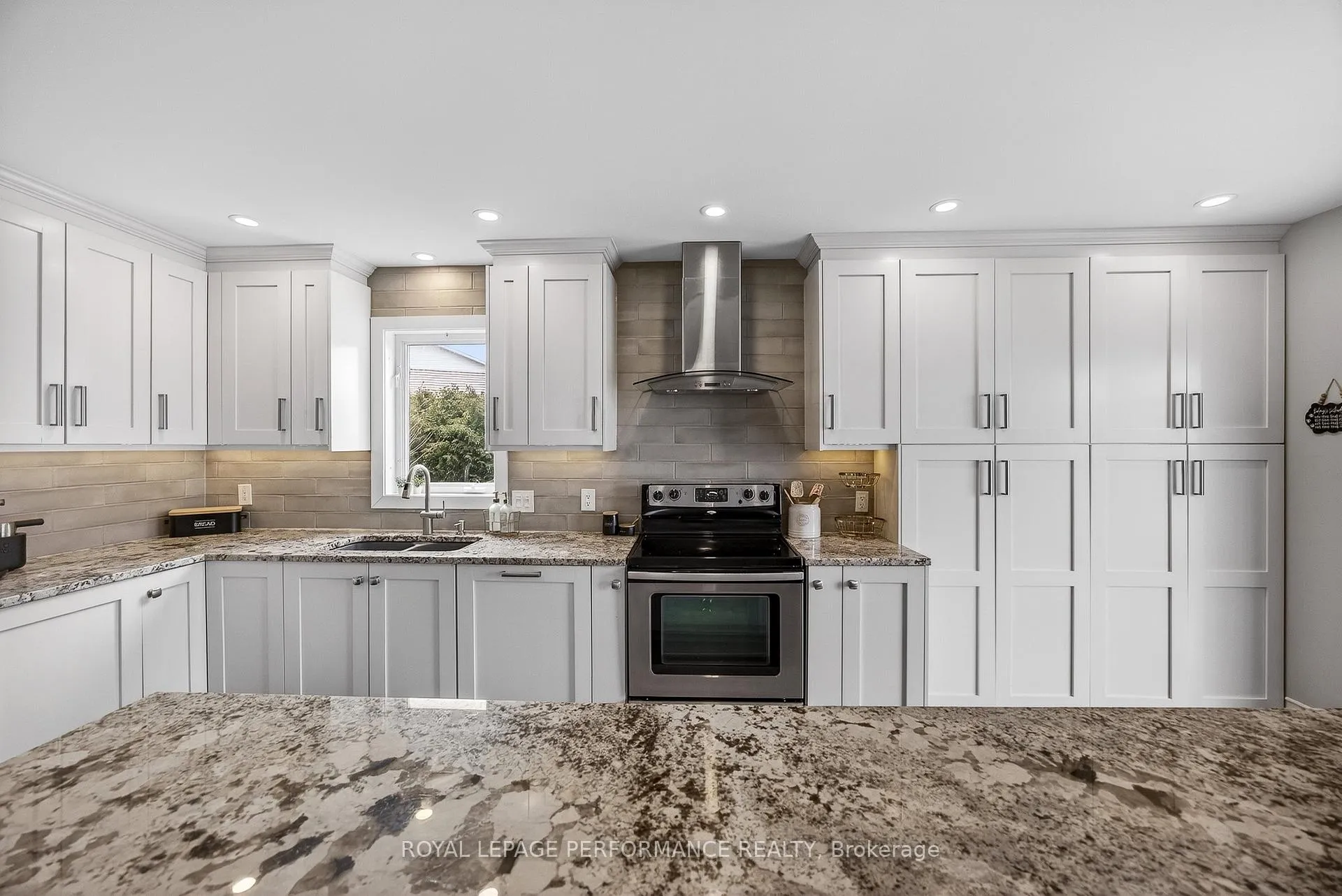 Photo 14 of 2191 Saturn Crescent, Ottawa, Fallingbrook/Gardenway South — HOMEH