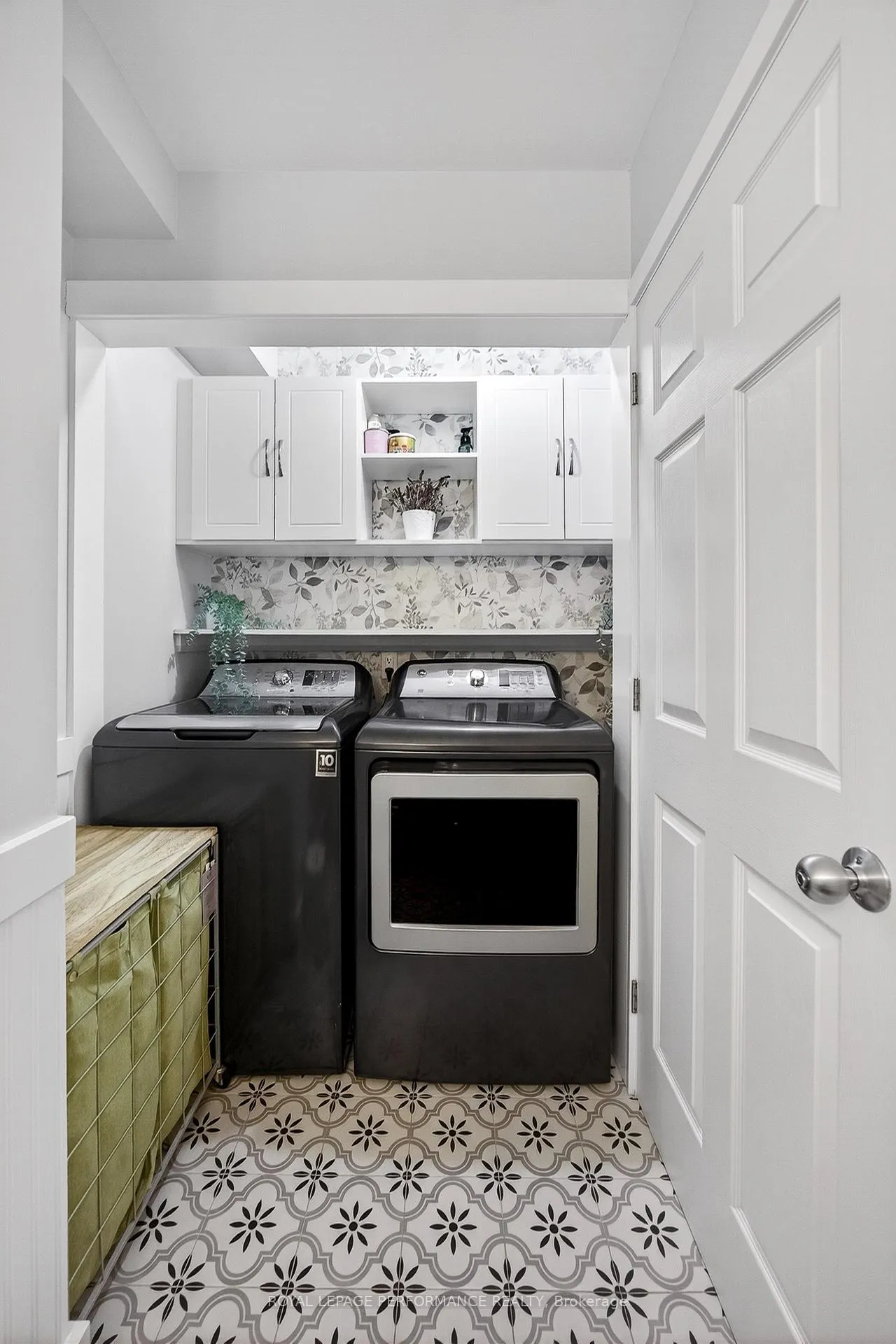 Photo 23 of 2191 Saturn Crescent, Ottawa, Fallingbrook/Gardenway South — HOMEH
