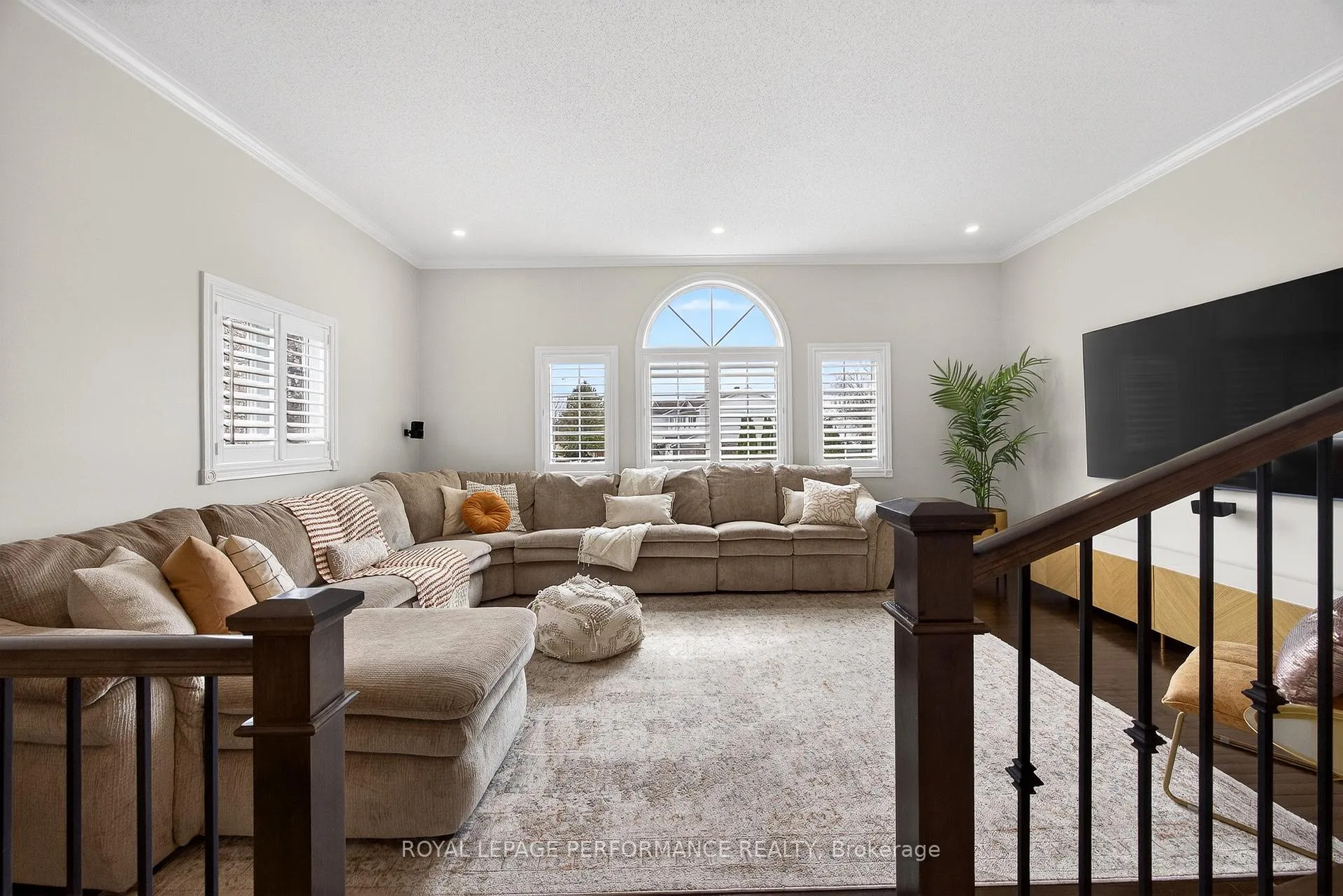 Photo 26 of 2191 Saturn Crescent, Ottawa, Fallingbrook/Gardenway South — HOMEH