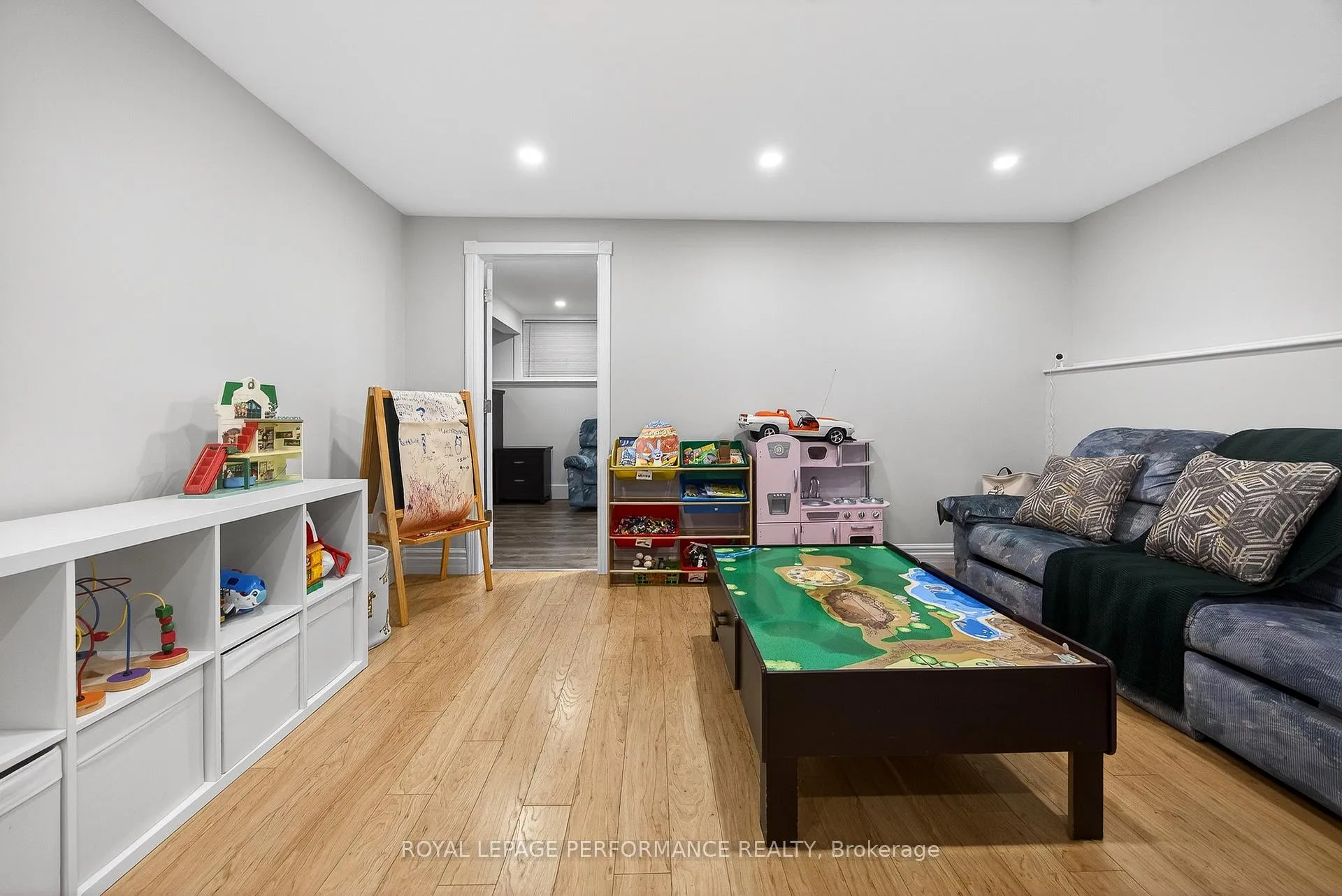 Photo 38 of 2191 Saturn Crescent, Ottawa, Fallingbrook/Gardenway South — HOMEH