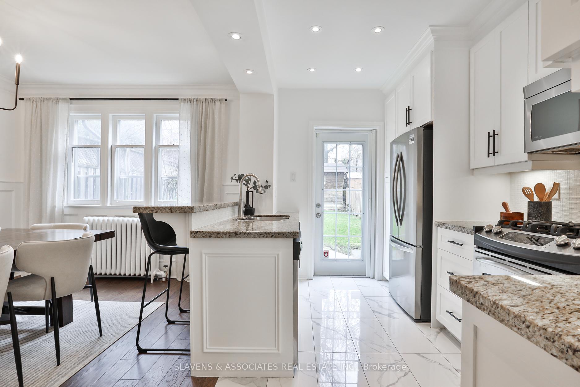 Photo 12 of 34 Burnaby Boulevard, Toronto, Yonge-Eglinton — HOMEH